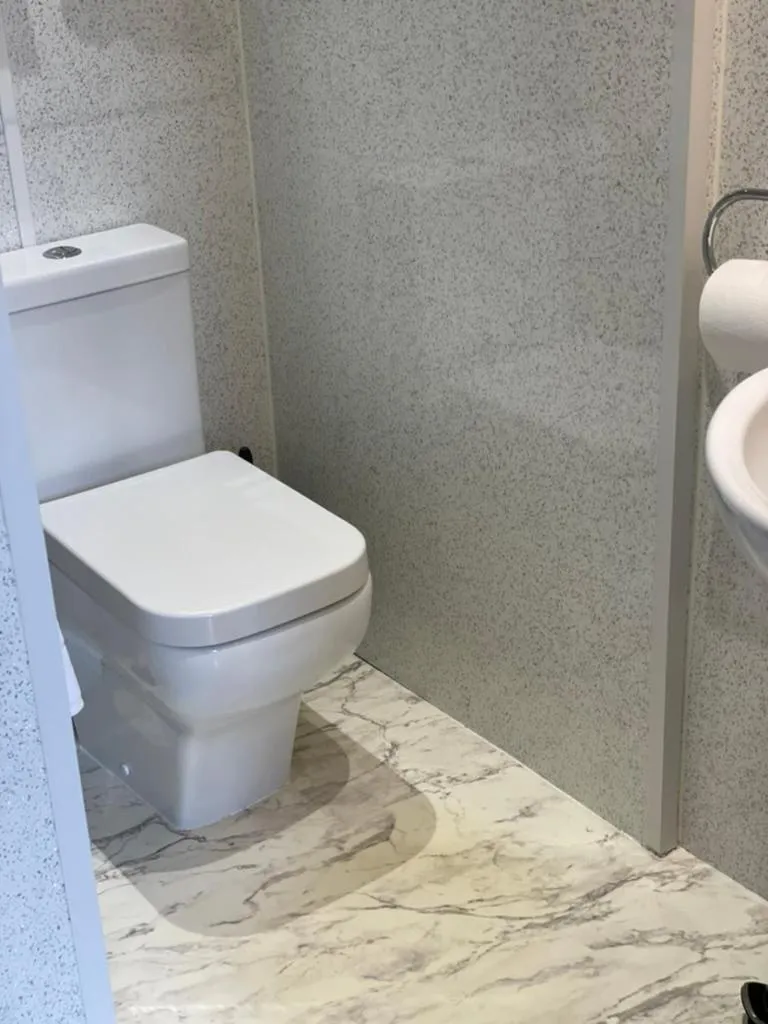 Toilet in Daviot Guest House