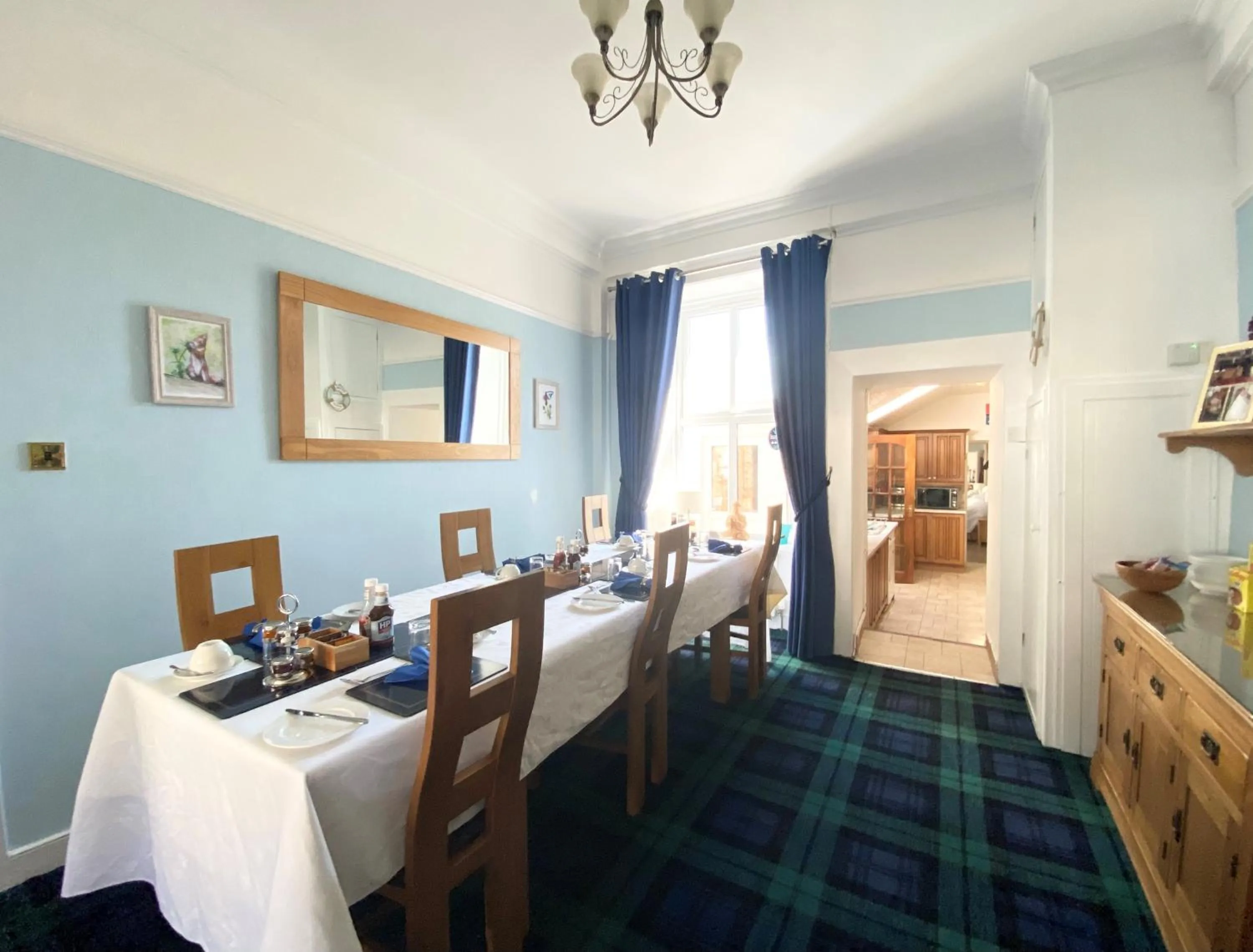 Dining area, Bed in Daviot Guest House