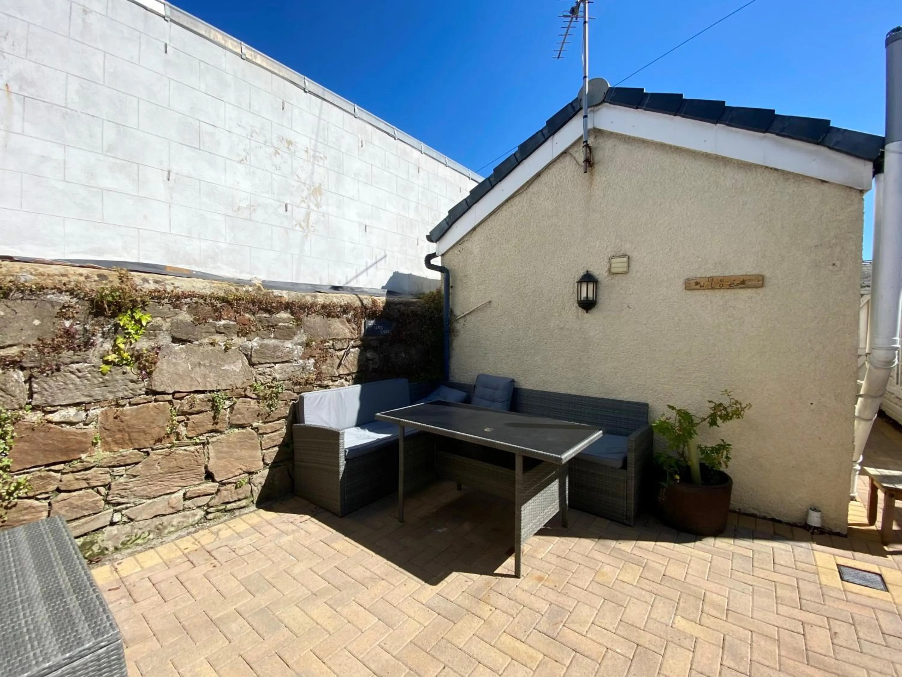 Patio in Daviot Guest House