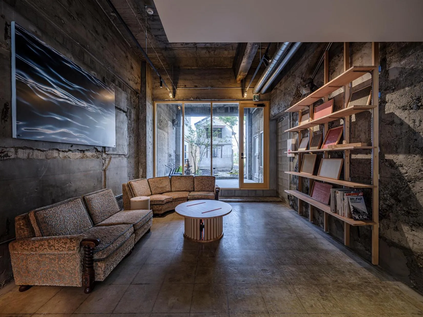 Living room in Arcade Hotel