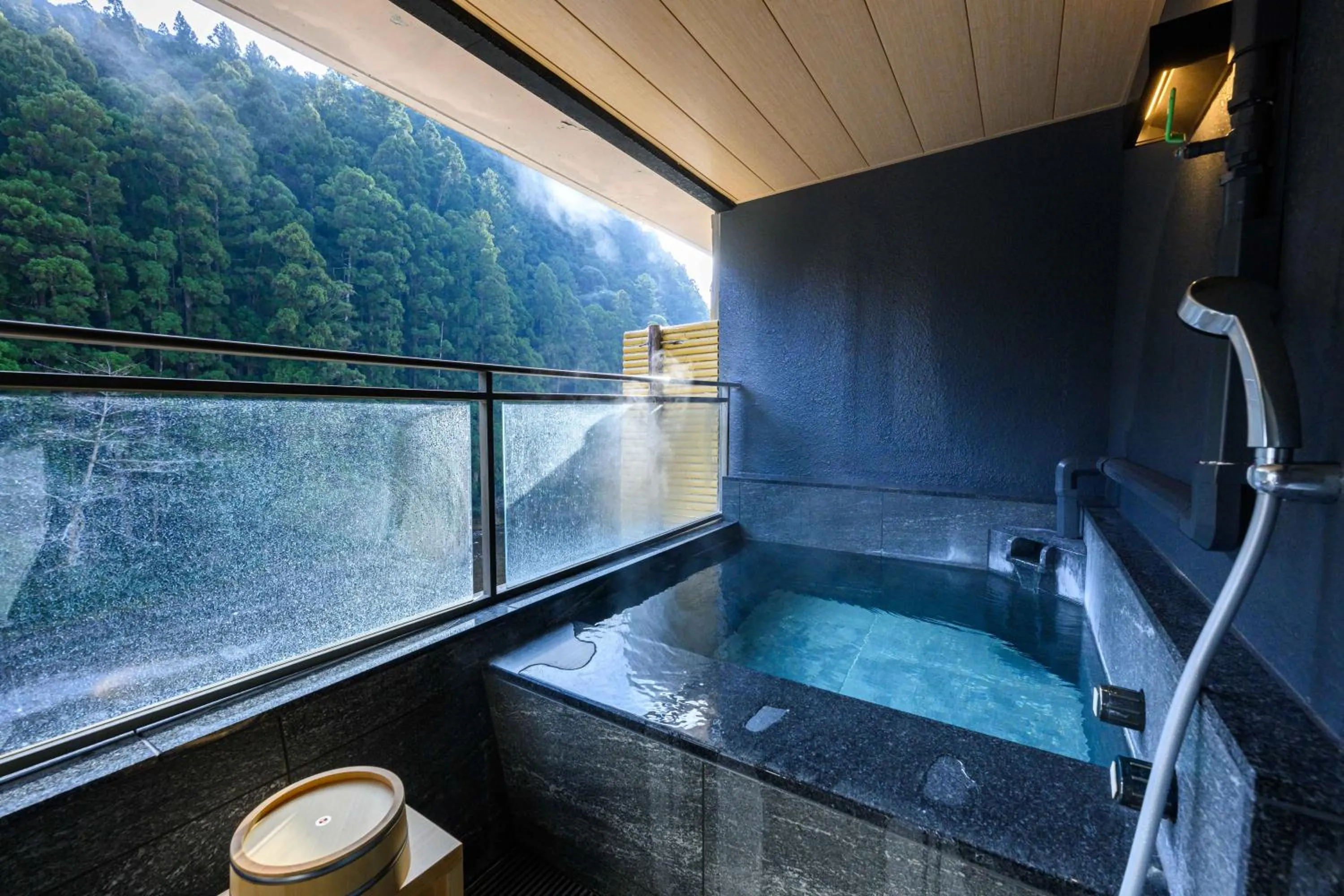 Open Air Bath in Sansuikan Kawayu Midoriya