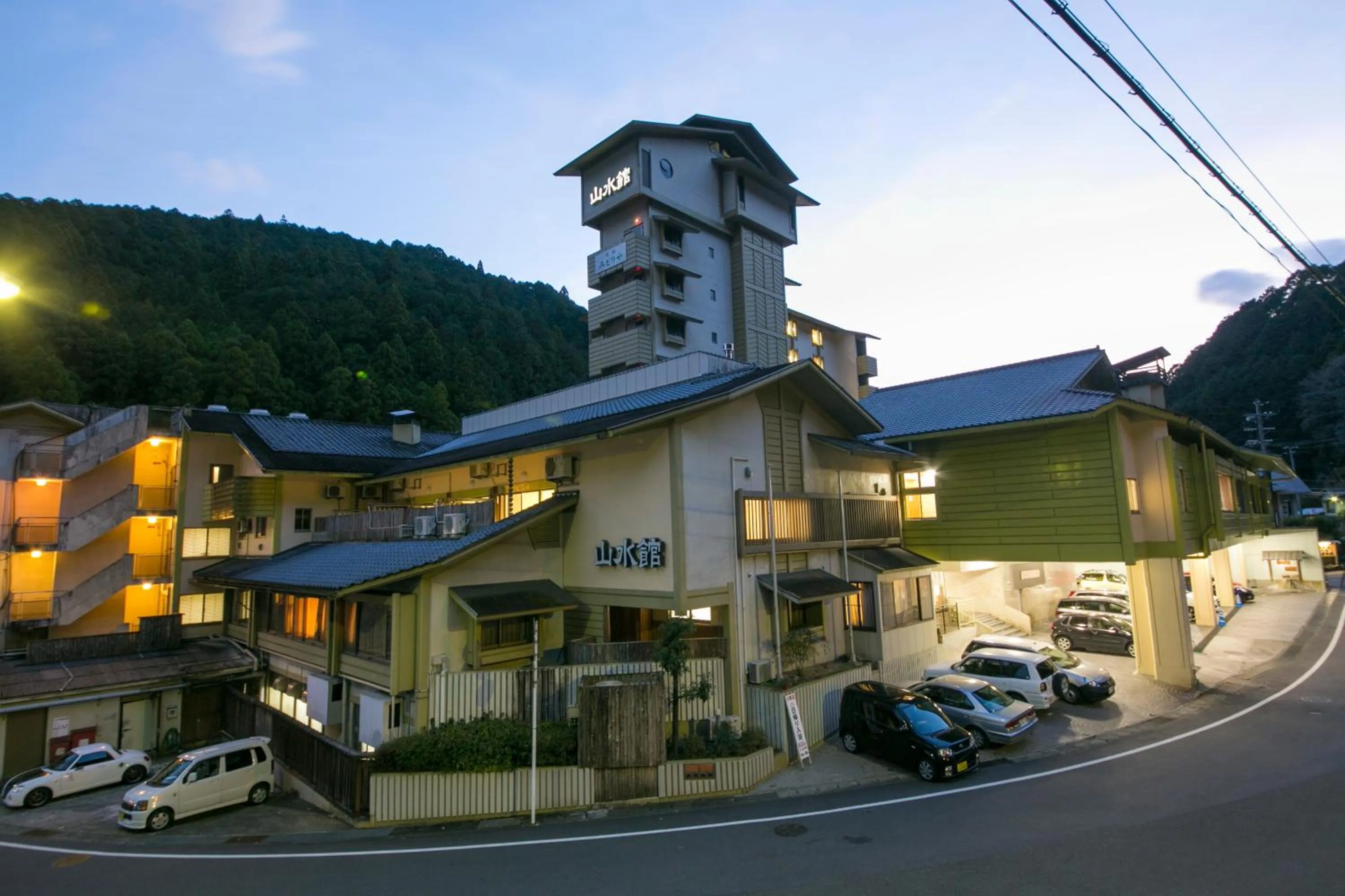 Property building in Sansuikan Kawayu Midoriya