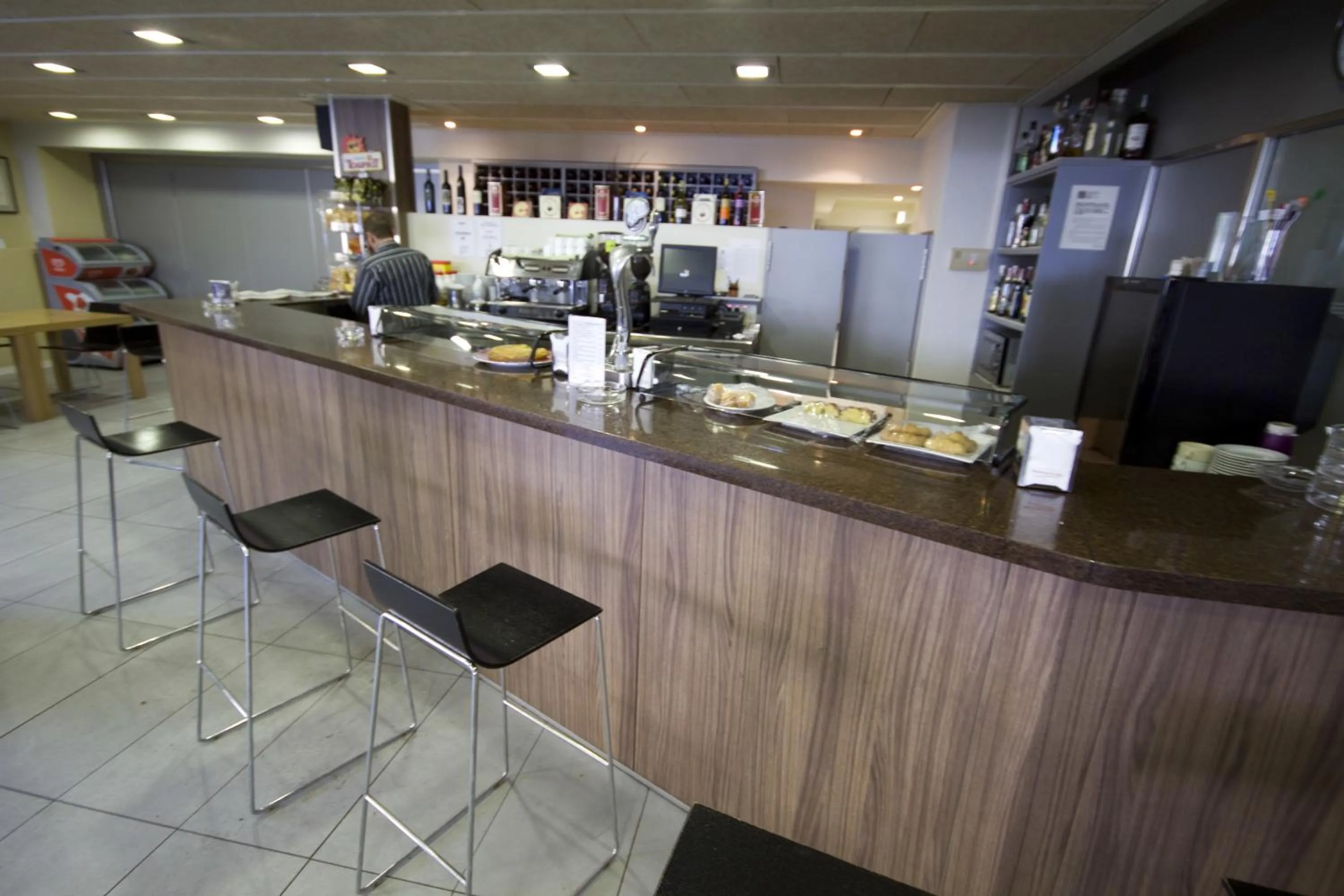 Lounge or bar in Hotel y Apartamentos SNÖ Isaba