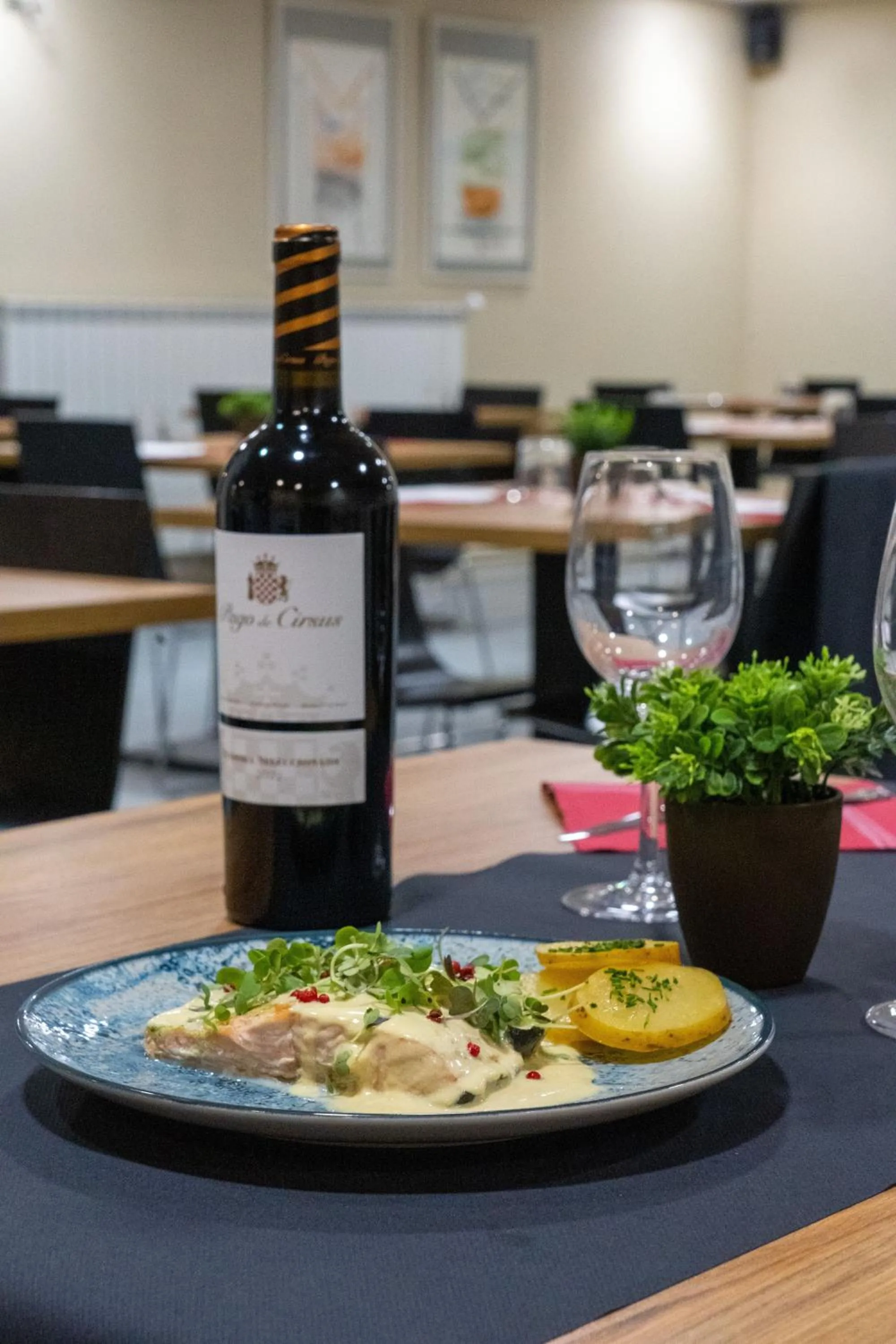 Restaurant/places to eat in Hotel y Apartamentos SNÖ Isaba