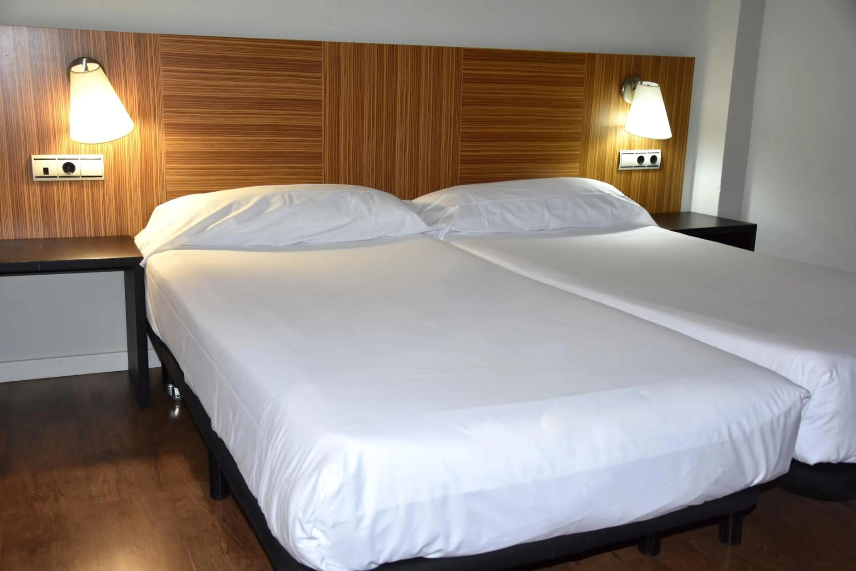 Bedroom, Bed in Hotel y Apartamentos SNÖ Isaba