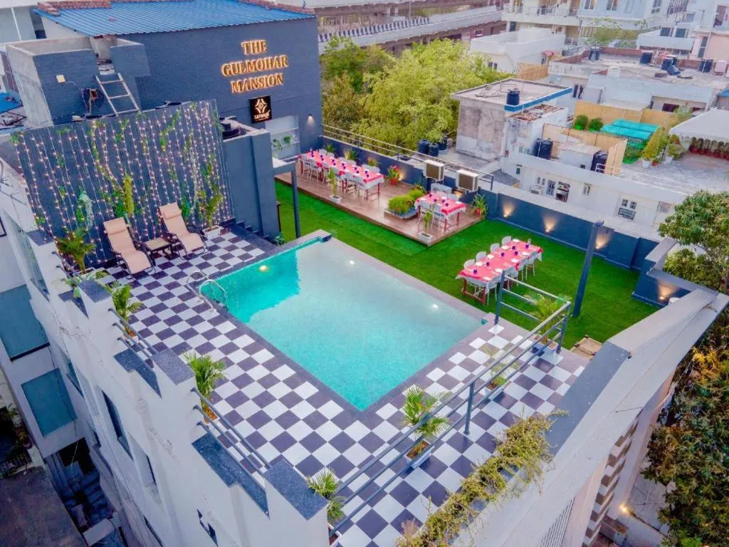 Restaurant/places to eat in Gulmohar Mansion - A Boutique Stay