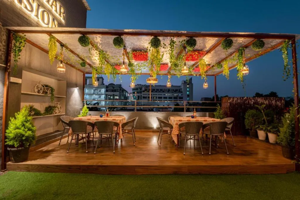 Restaurant/places to eat in Gulmohar Mansion - A Boutique Stay