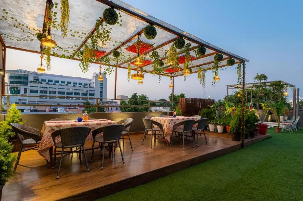 Restaurant/places to eat in Gulmohar Mansion - A Boutique Stay