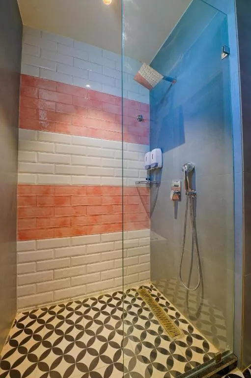 Shower in Gulmohar Mansion - A Boutique Stay