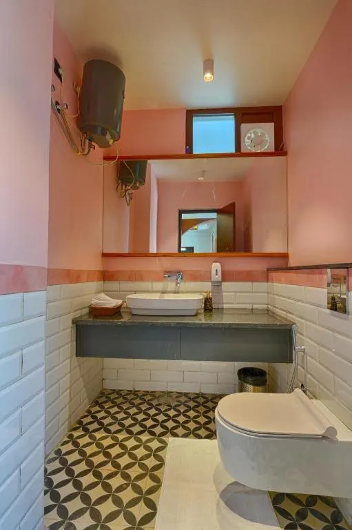 Toilet in Gulmohar Mansion - A Boutique Stay
