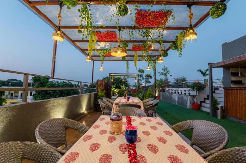 Restaurant/places to eat in Gulmohar Mansion - A Boutique Stay