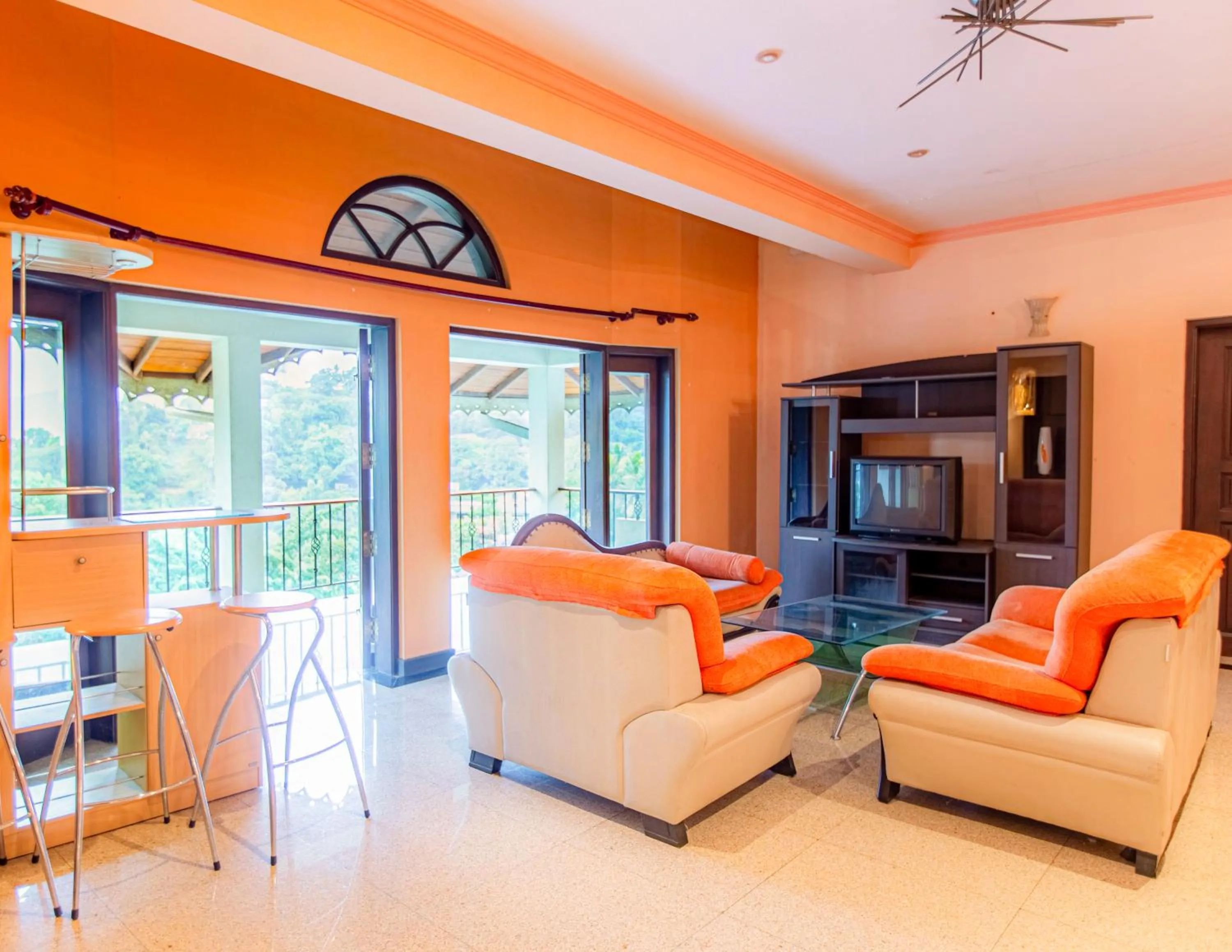 Communal lounge/ TV room in Starry Boutique