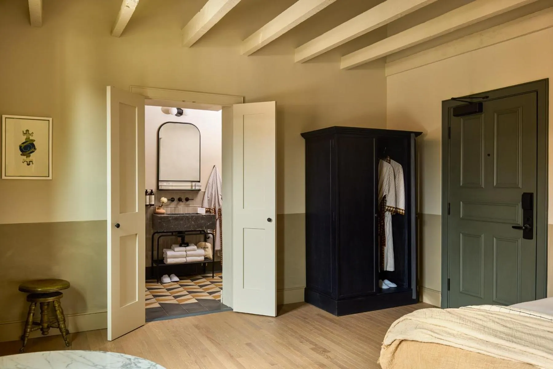 Bathroom, Bed in Anna and Bel