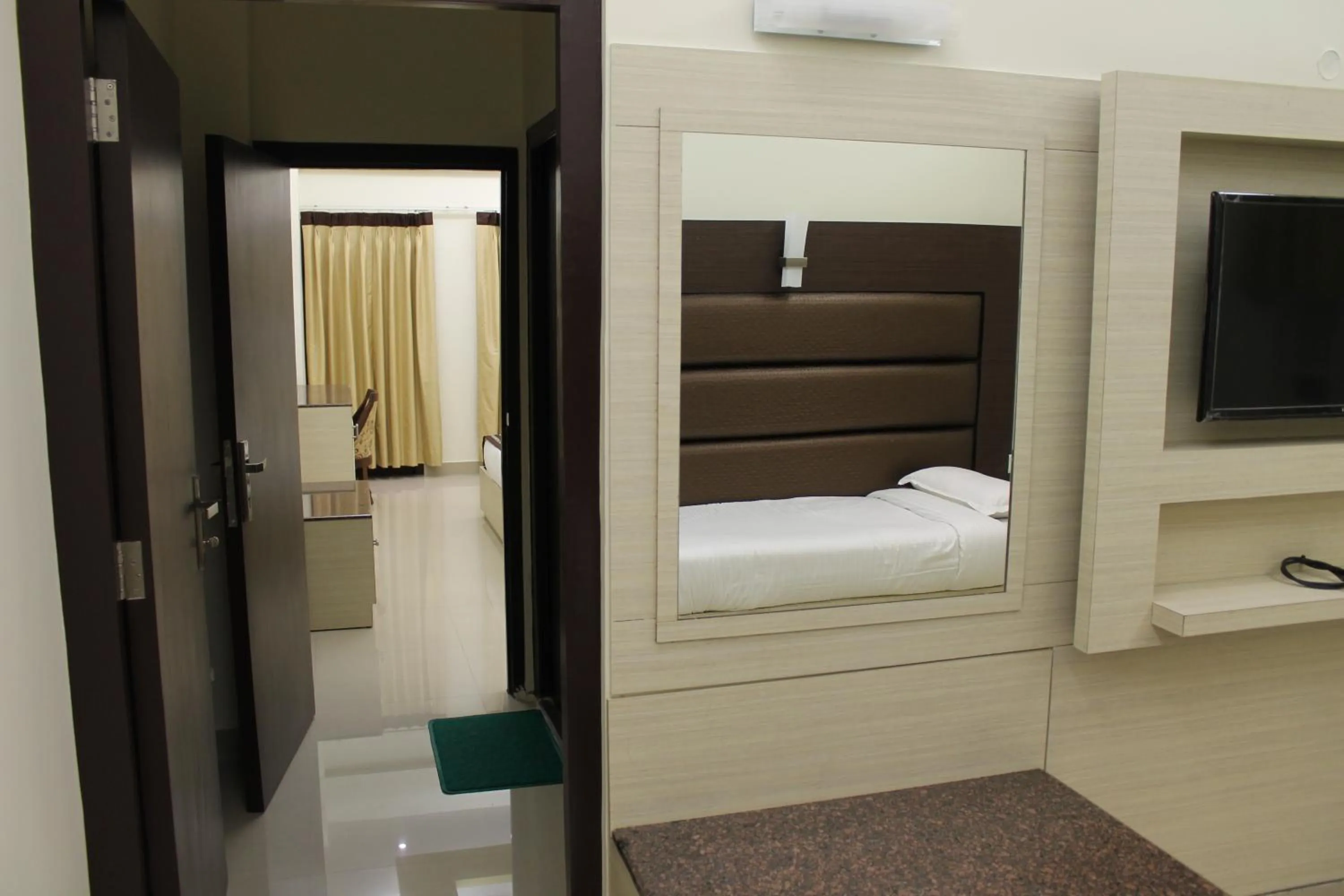 Bedroom, Bed in Hotel Shompen