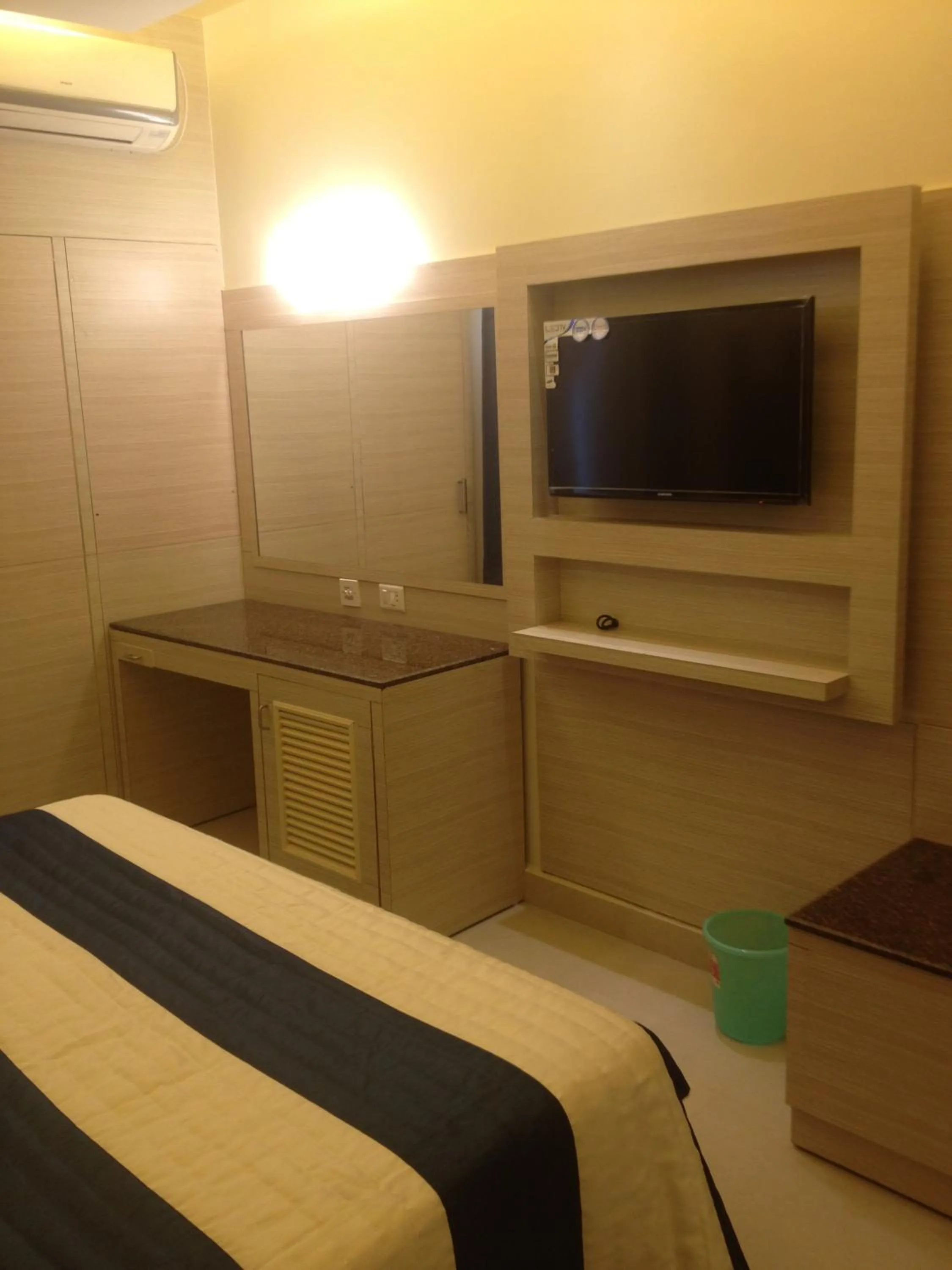 TV and multimedia, Bed in Hotel Shompen