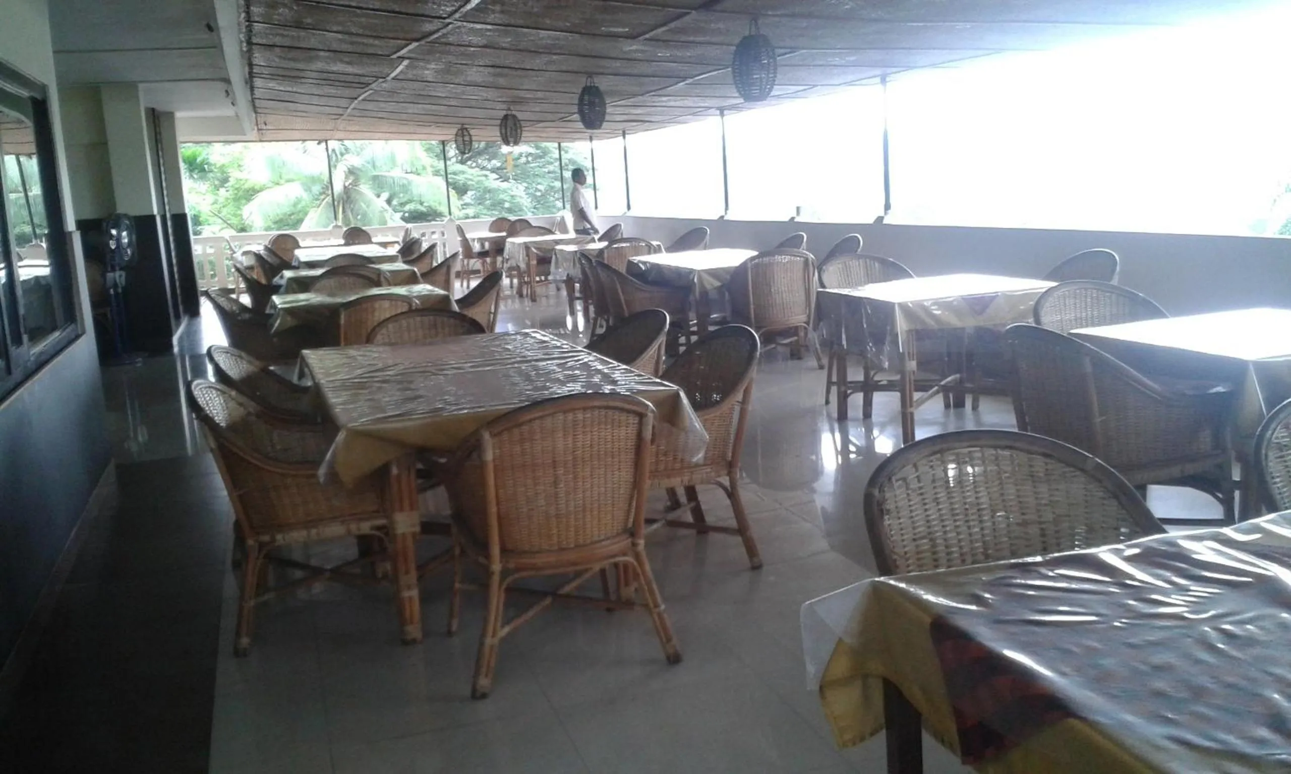 Restaurant/places to eat in Hotel Shompen