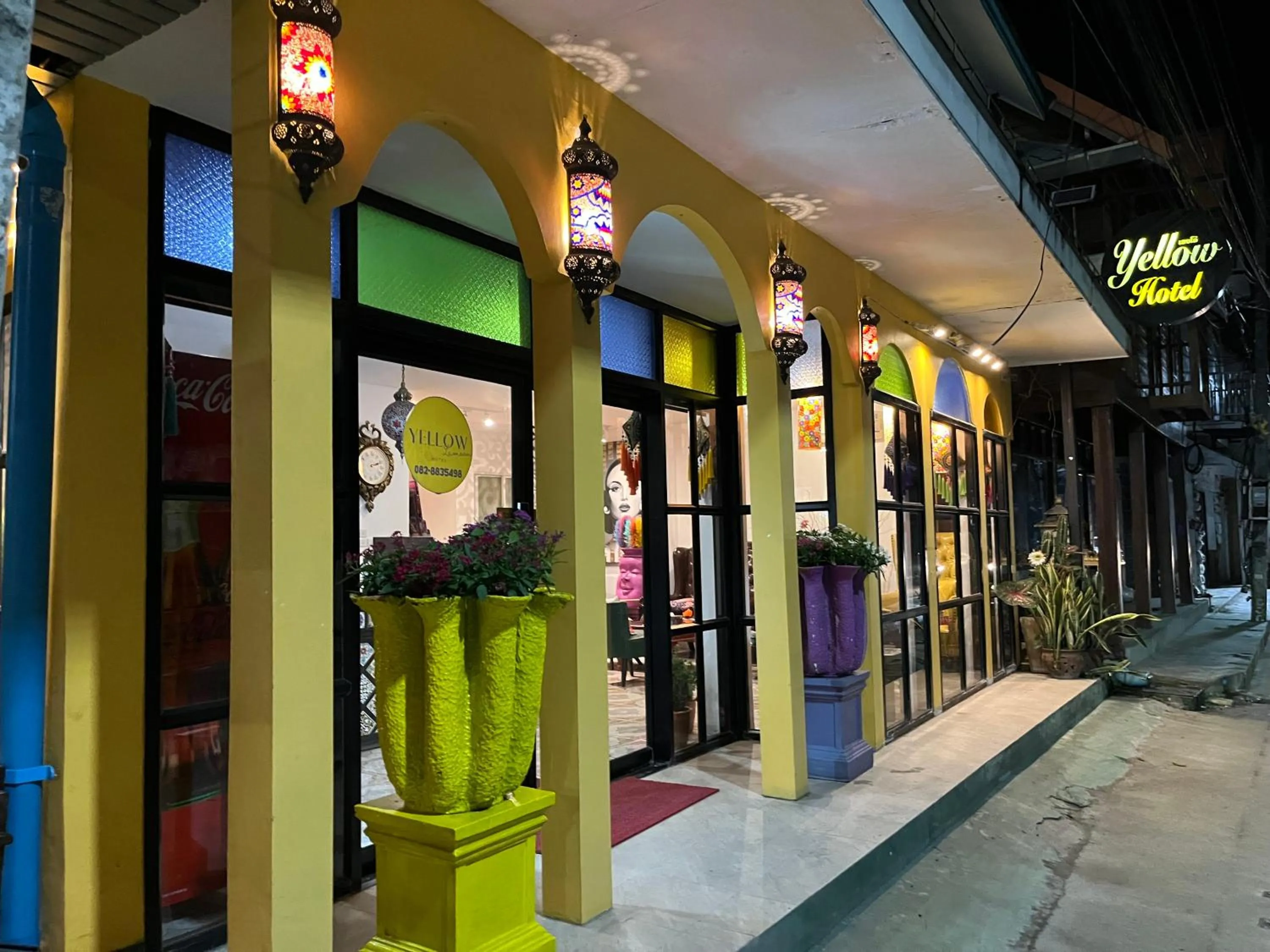 Night in Yellow Lamoon Hotel