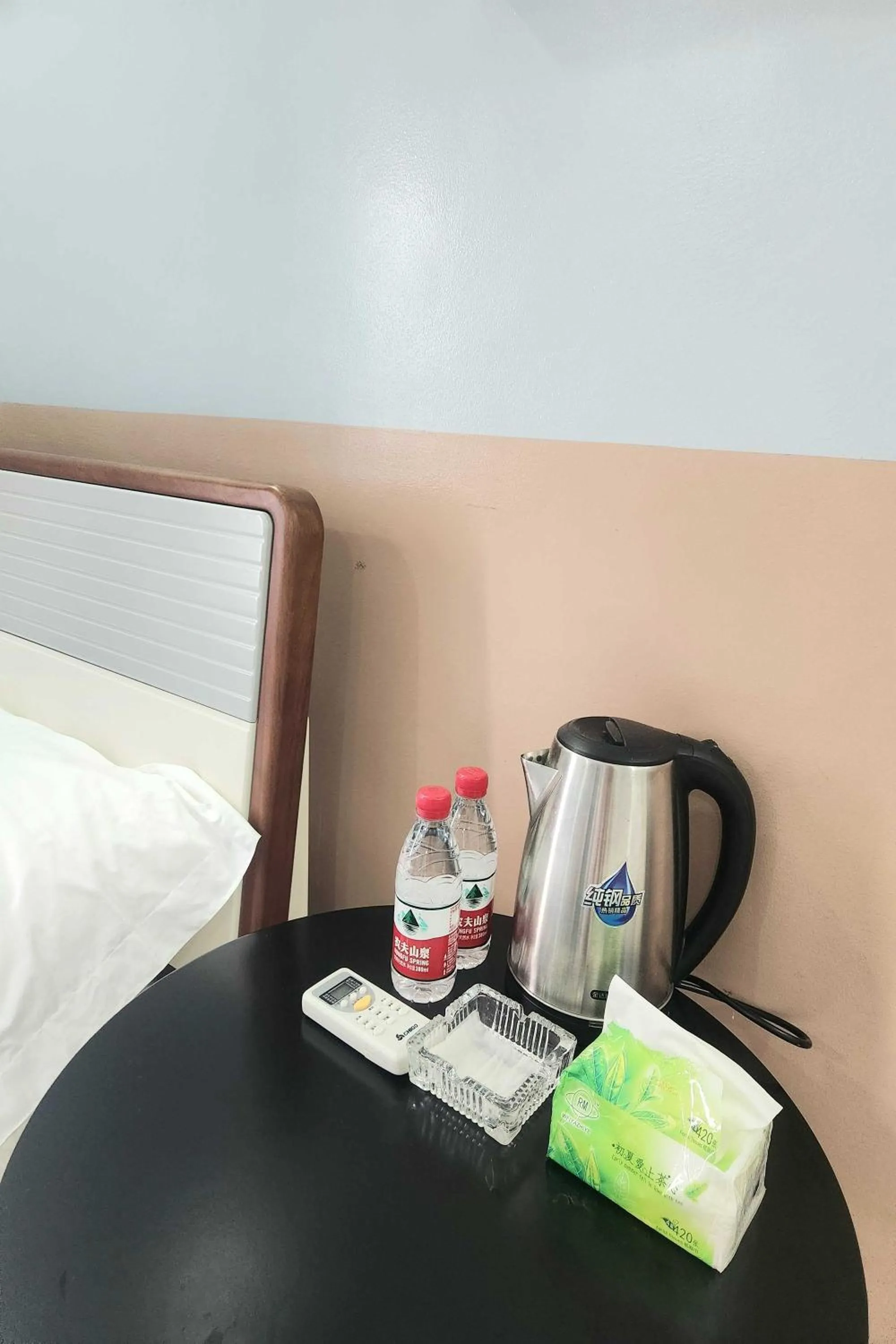 Bed in Qingqing Hotel Pasay Manila near MOA