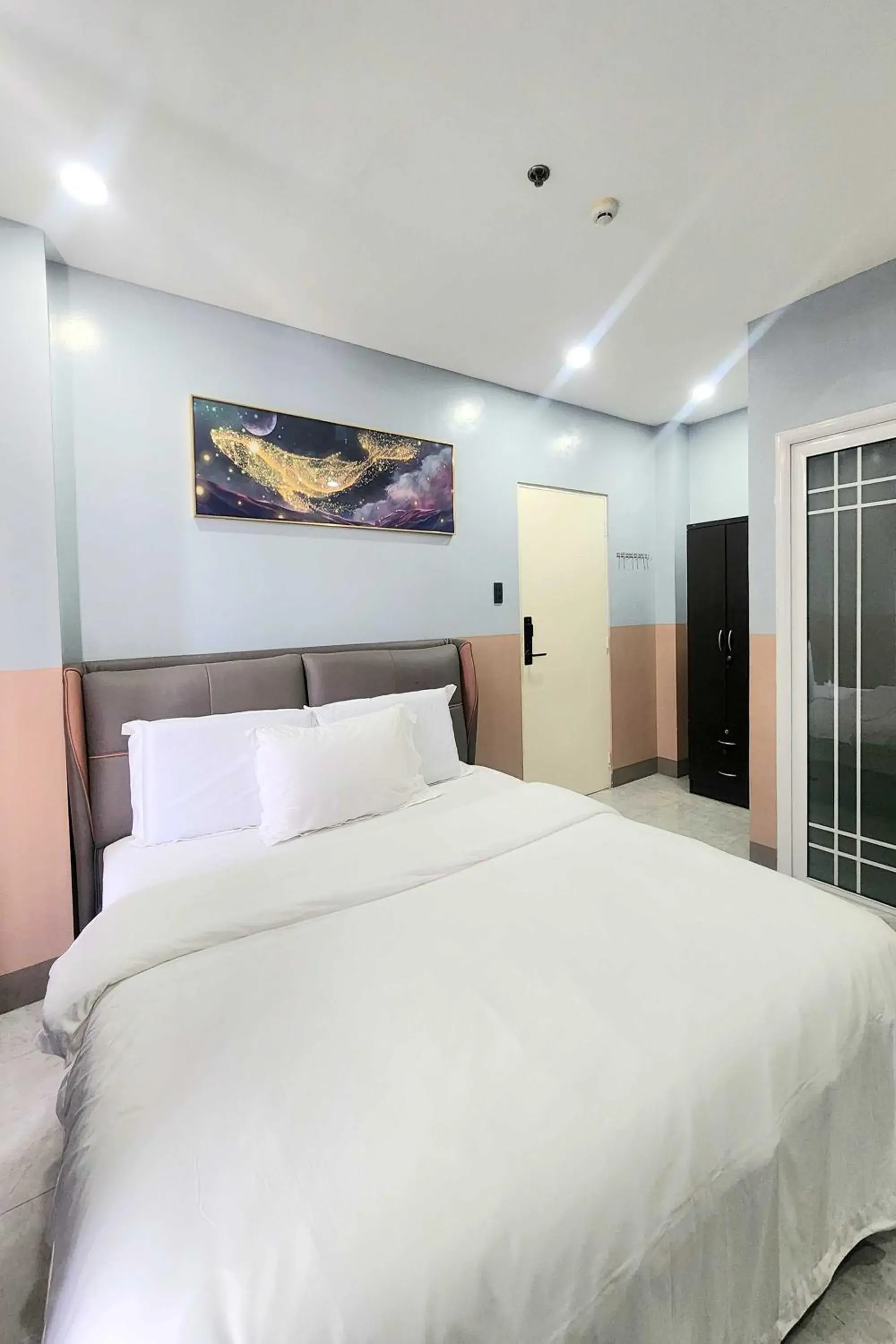 Deluxe Double Room - single occupancy in Qingqing Hotel Pasay Manila near MOA Deluxe Double Room - single occupancy in Qingqing Hotel Pasay Manila near MOA