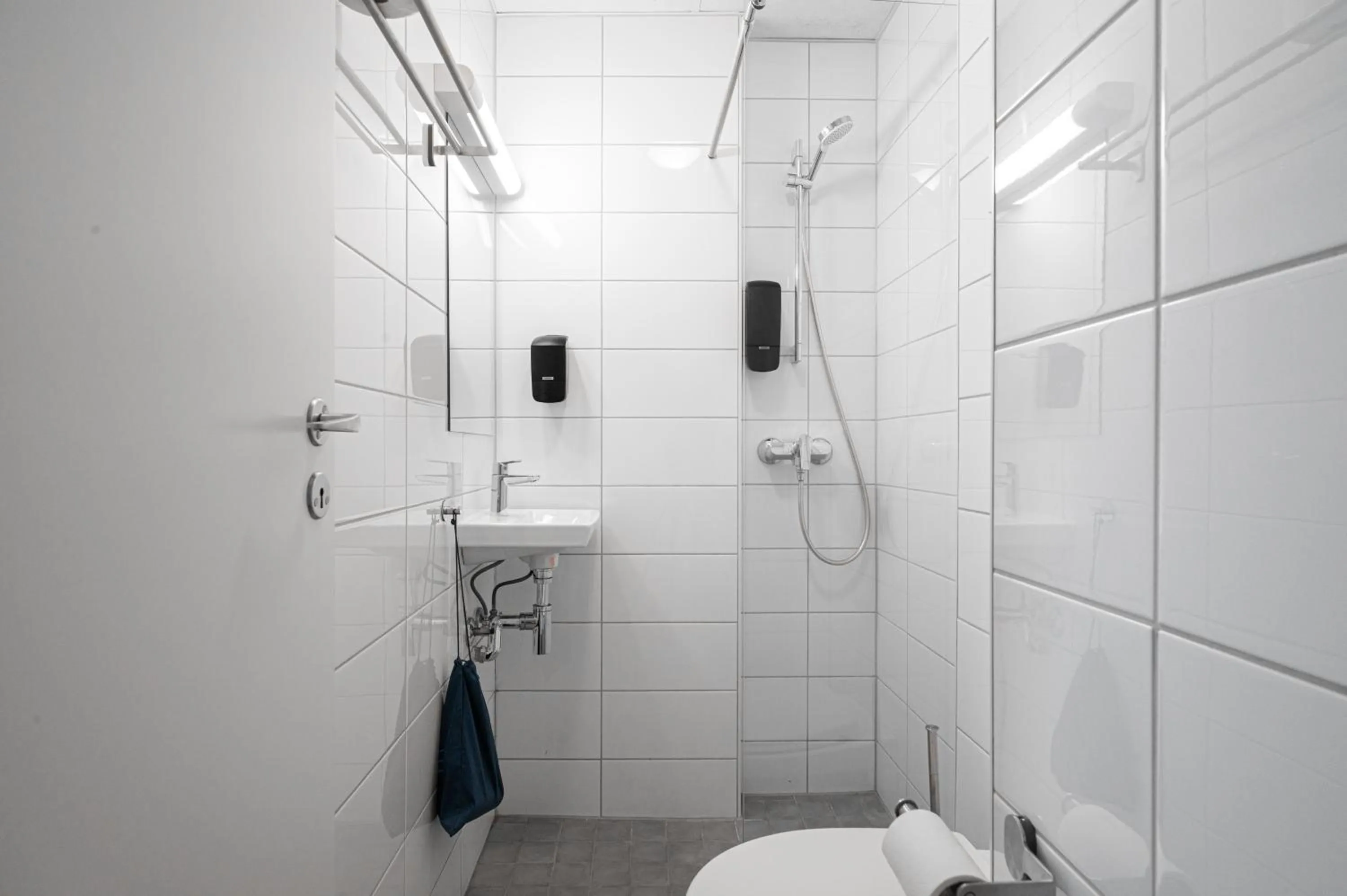 Shower in BREEZE Hotel Victoria - Self-Service