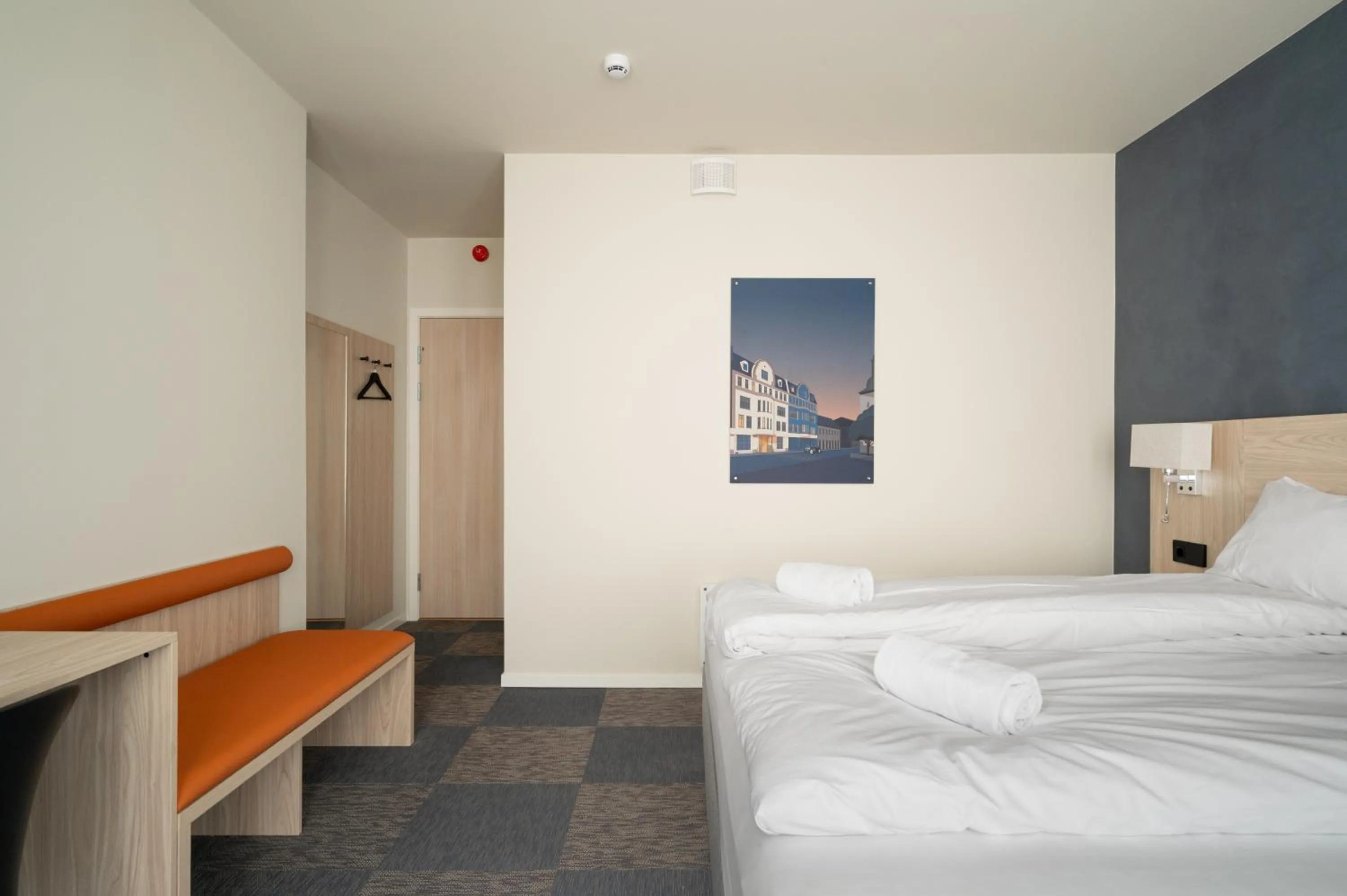 Photo of the whole room, Bed in BREEZE Hotel Victoria - Self-Service