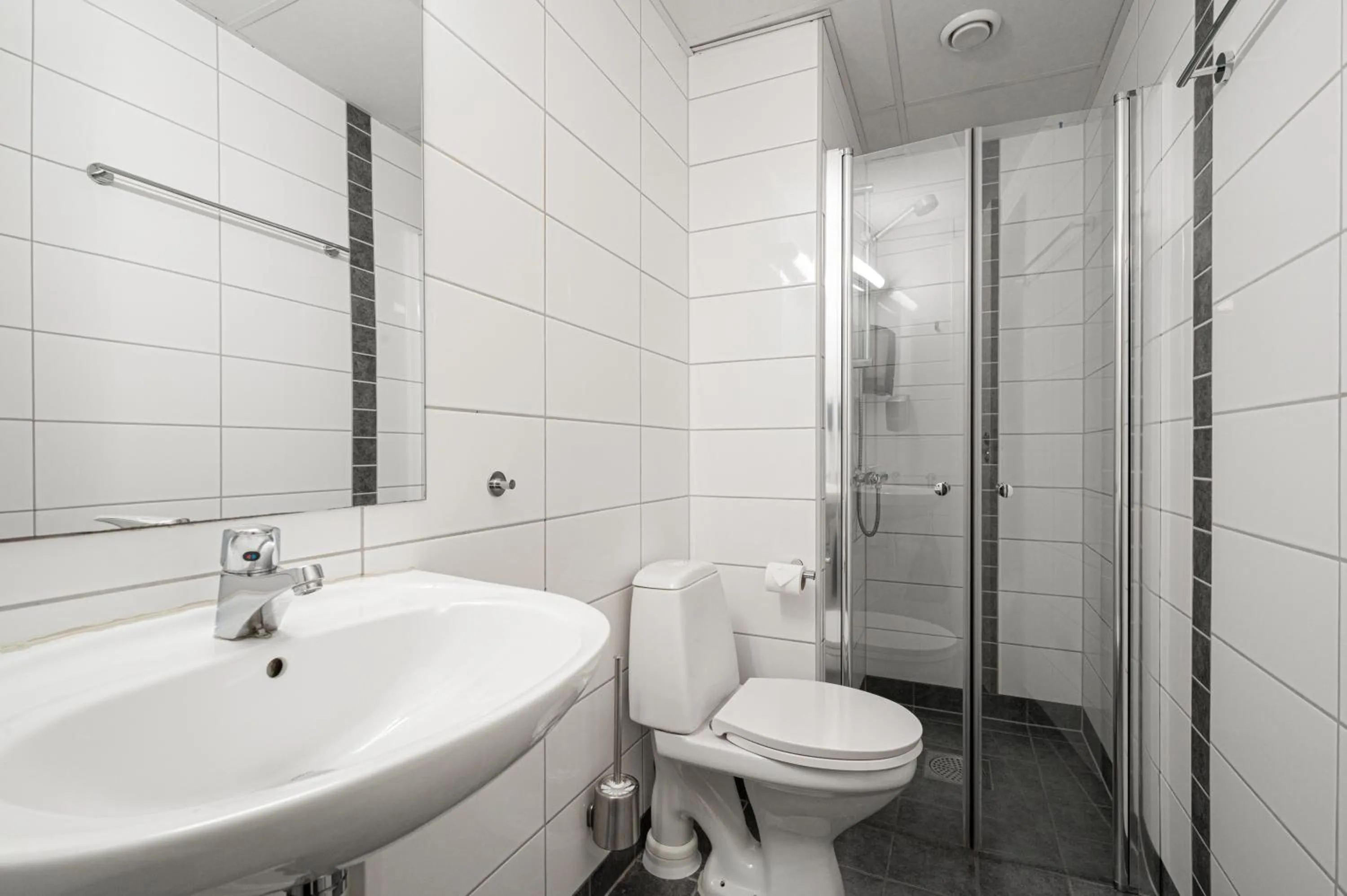 Shower in BREEZE Hotel Victoria - Self-Service