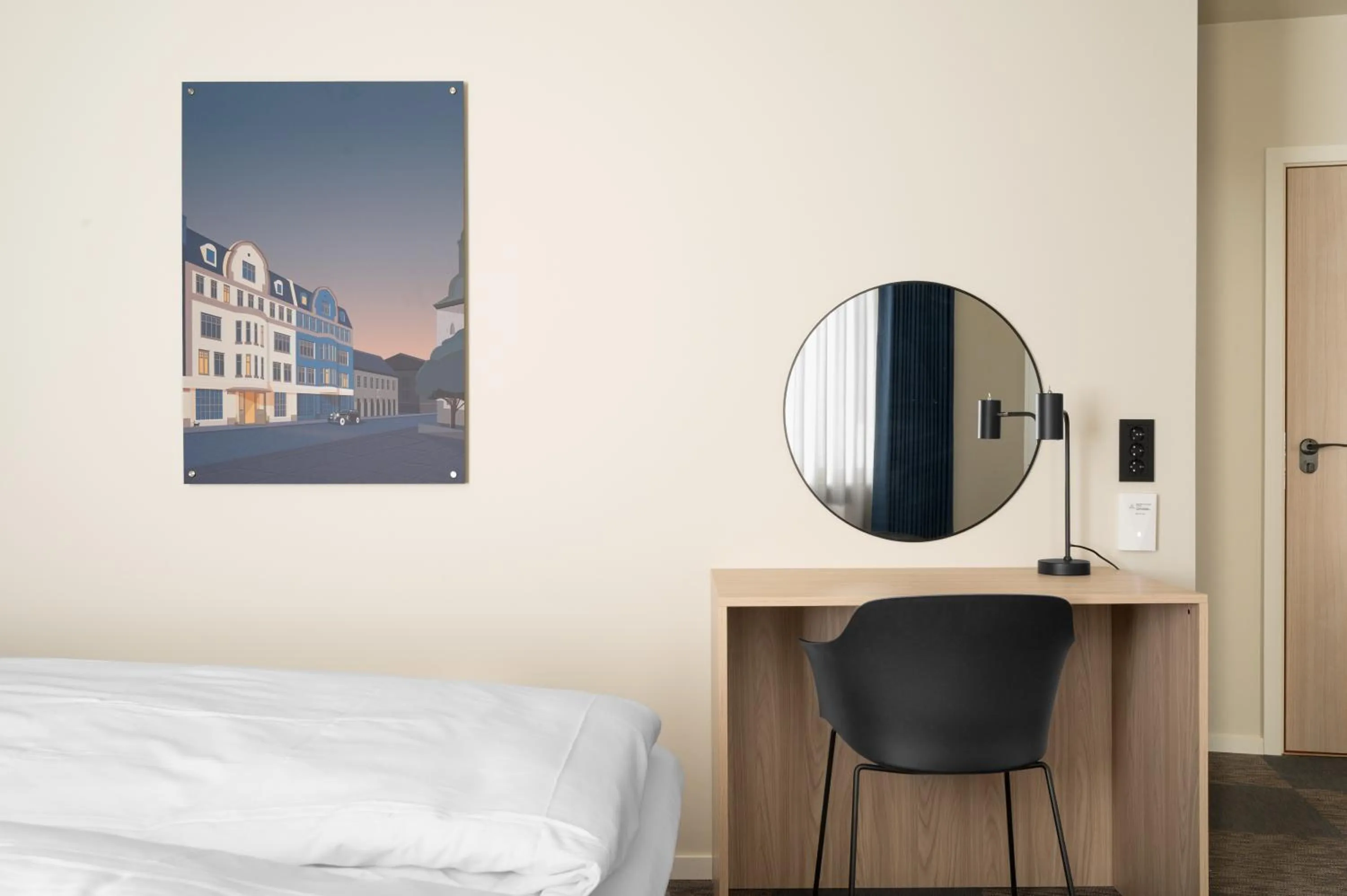 Seating area, Bed in BREEZE Hotel Victoria - Self-Service