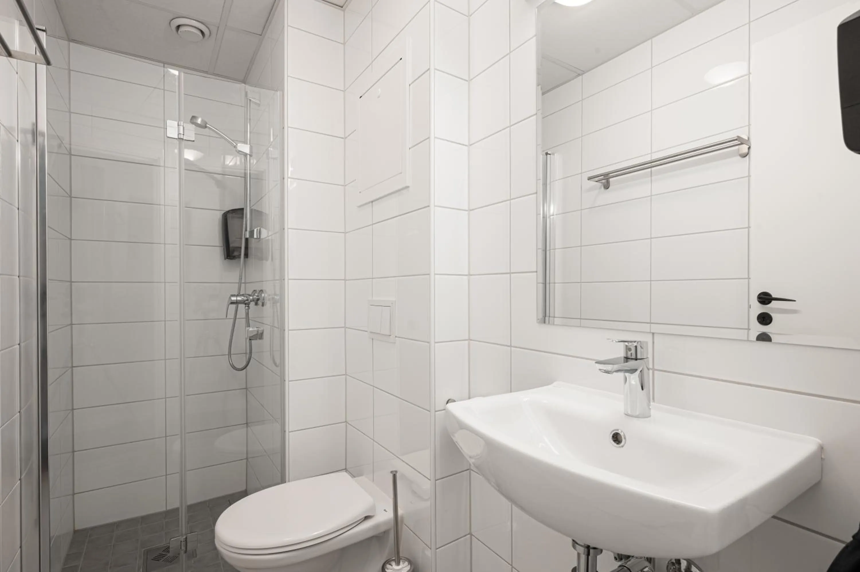 Shower in BREEZE Hotel Victoria - Self-Service