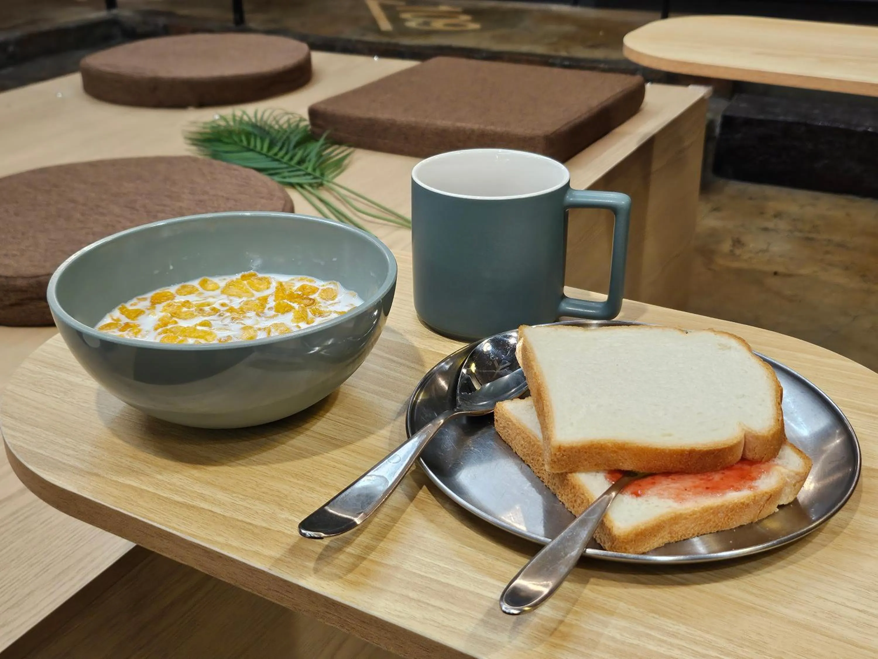 Breakfast in Travel Light Hostel