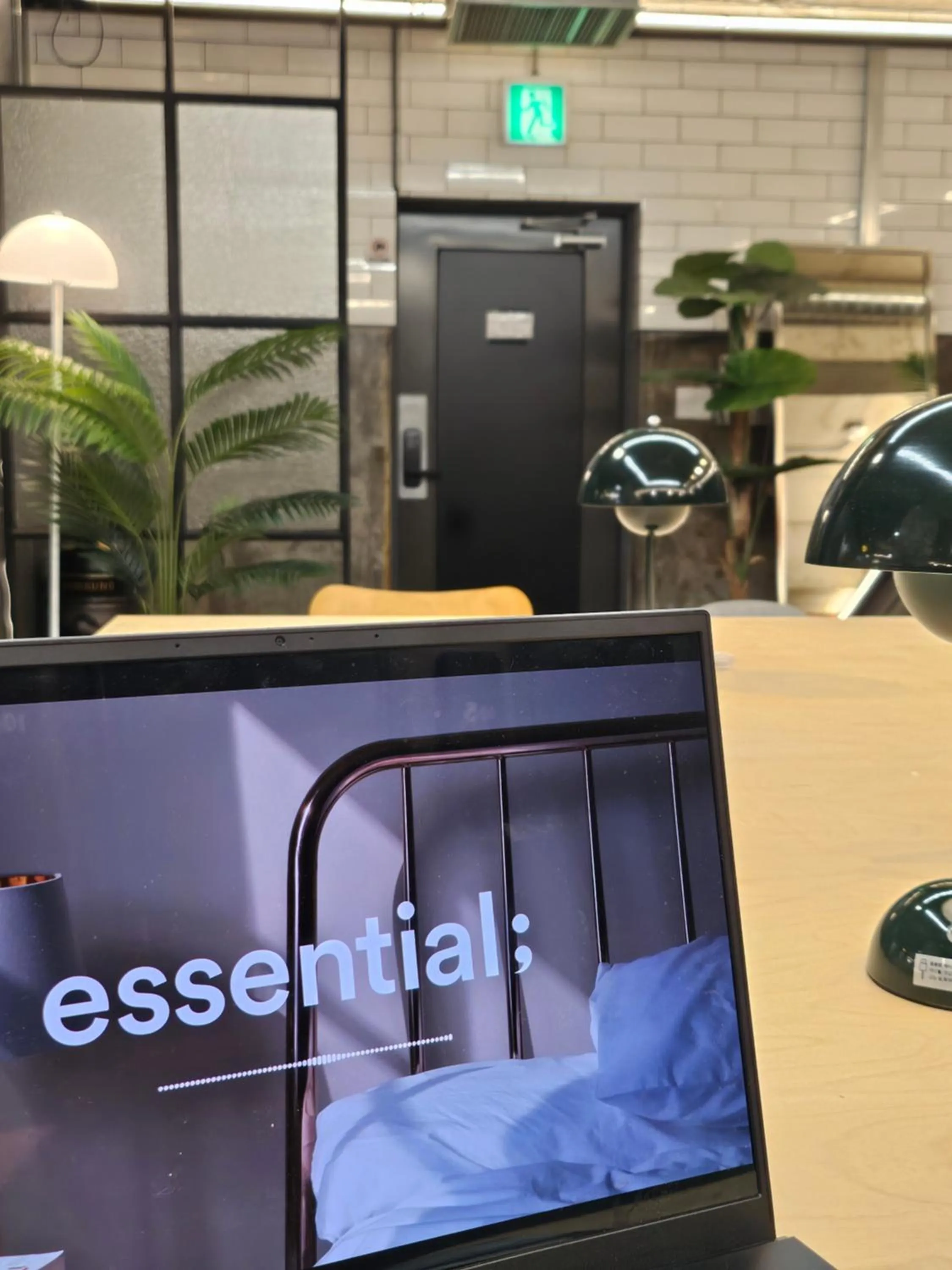 Communal lounge/ TV room in Travel Light Hostel