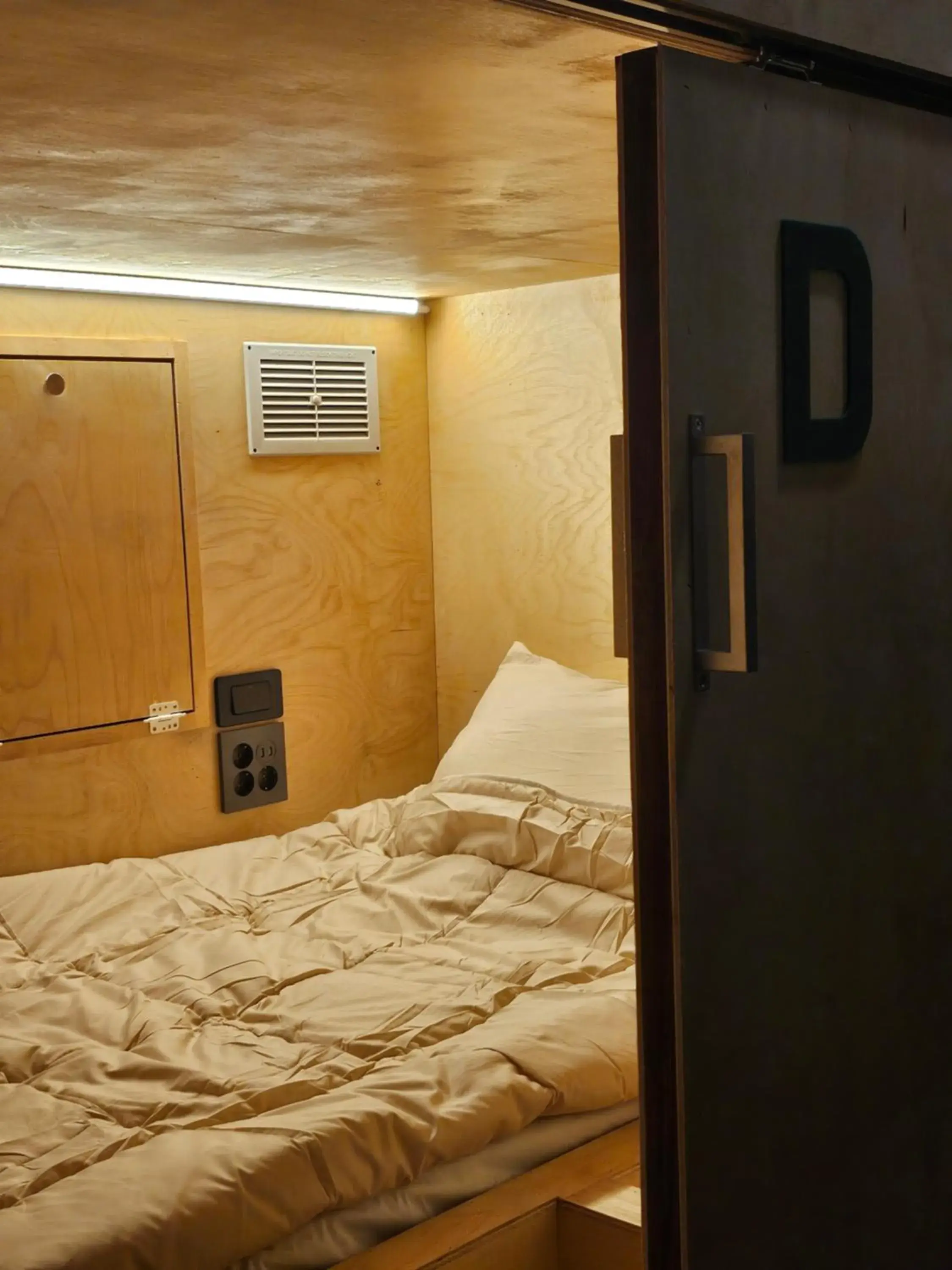 Bed in 4-Bed Male Dormitory Room in Travel Light Hostel Bed in 4-Bed Male Dormitory Room in Travel Light Hostel