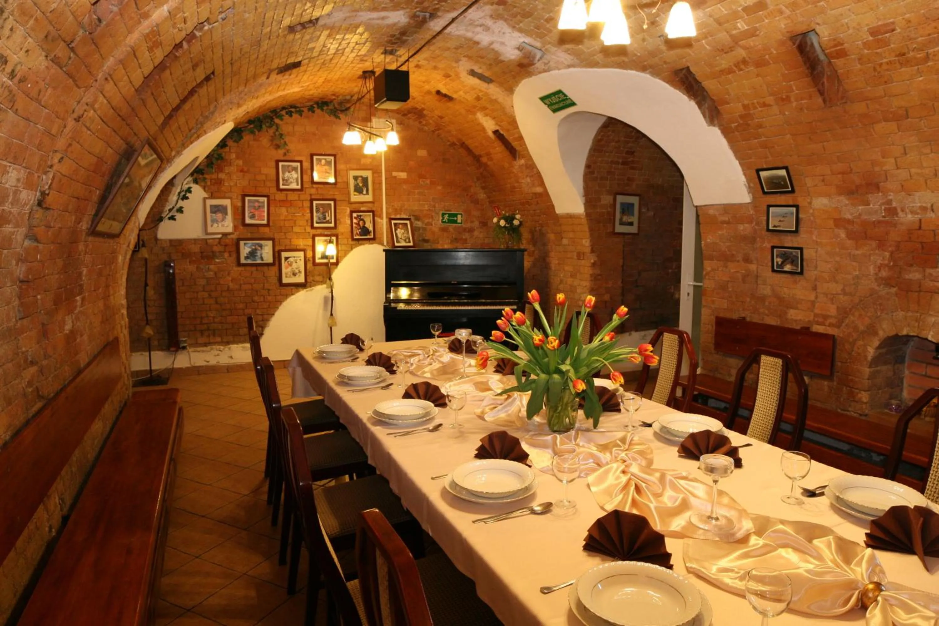 Restaurant/places to eat in Hotel Kosmonauty Wrocław-Airport