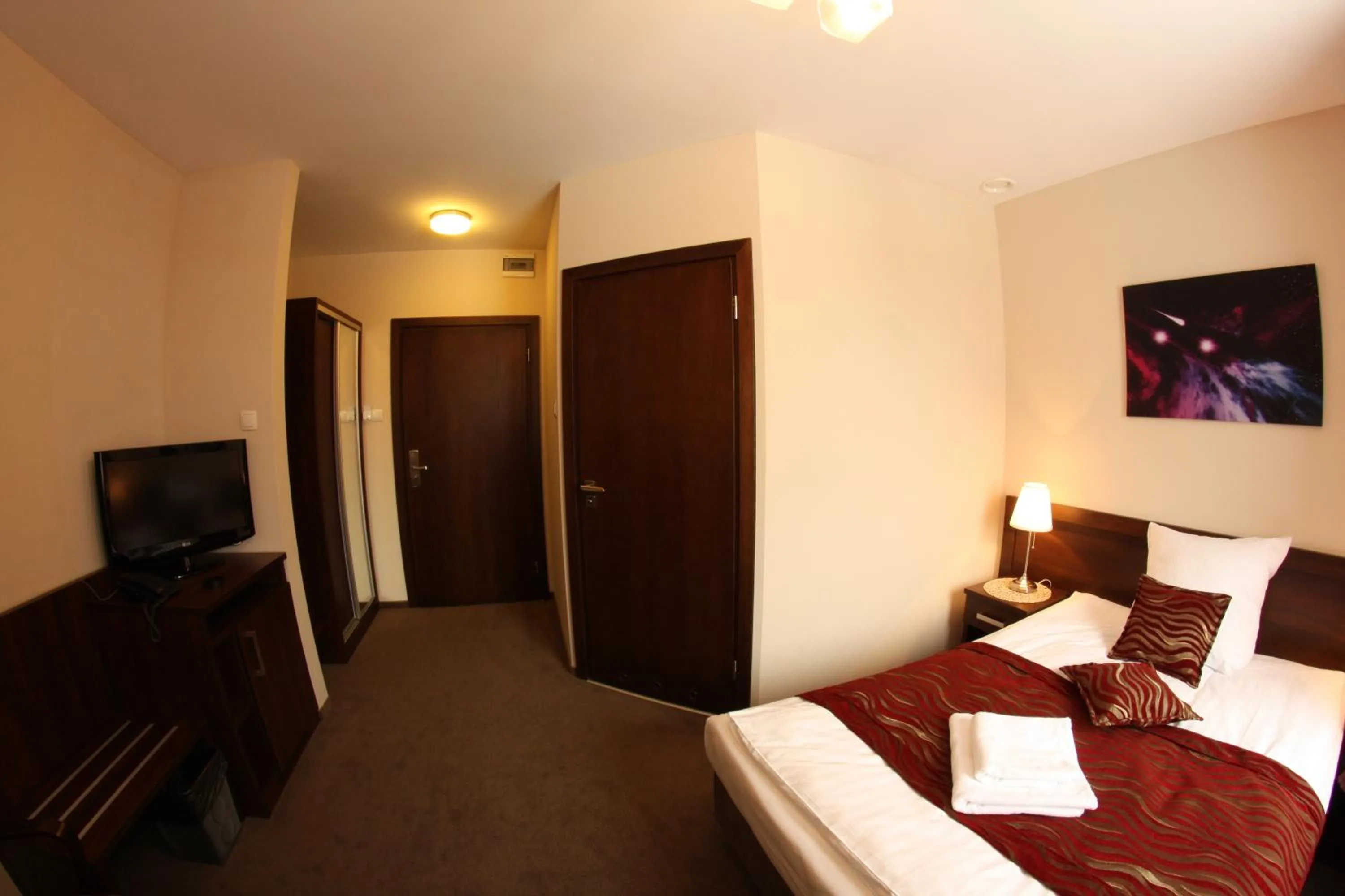Photo of the whole room, Bed in Hotel Kosmonauty Wrocław-Airport
