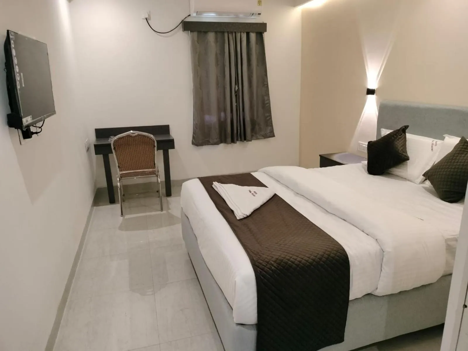 Bed in Hotel Paramount