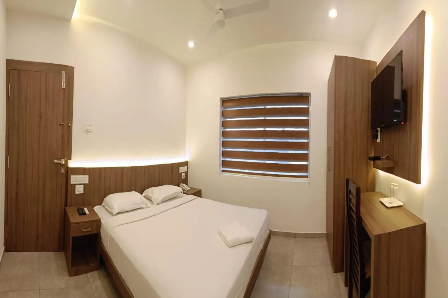 Photo of the whole room, Bed in Green Tea Hotels