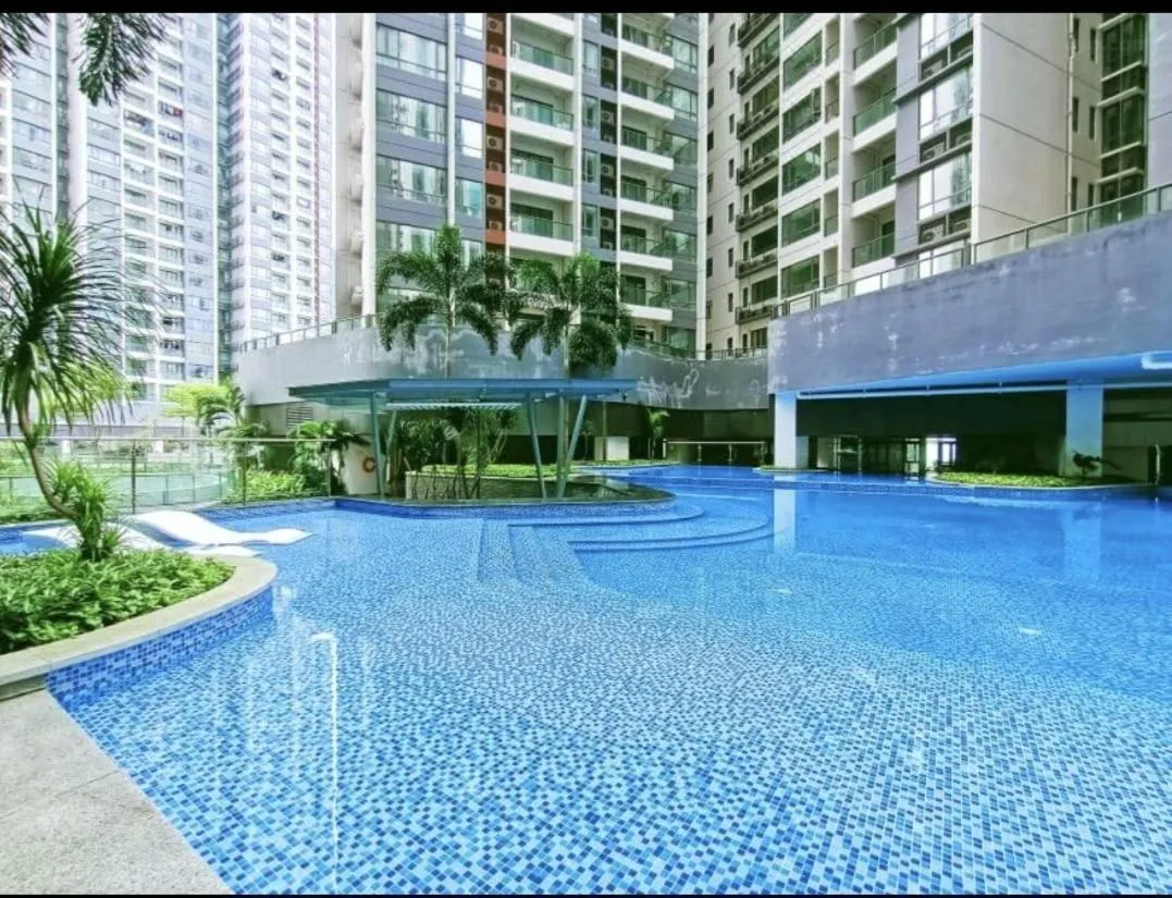 Swimming pool in R&F Princess Cove, U-Home