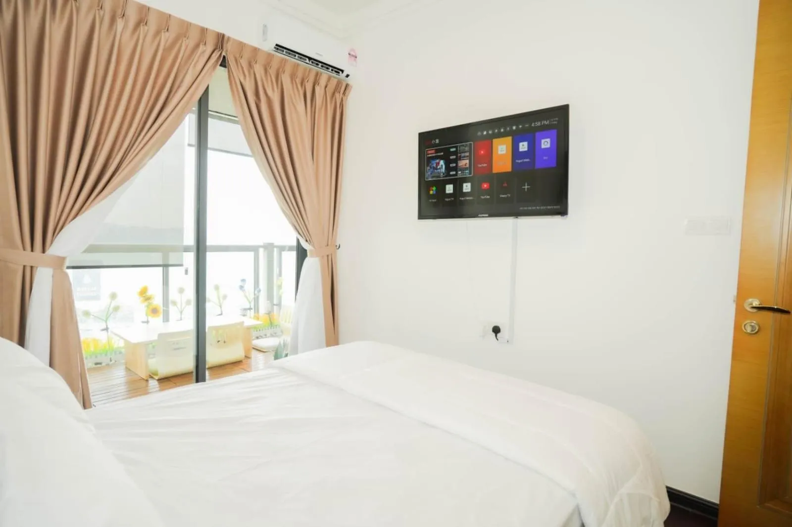 Communal lounge/ TV room in R&F Princess Cove, U-Home