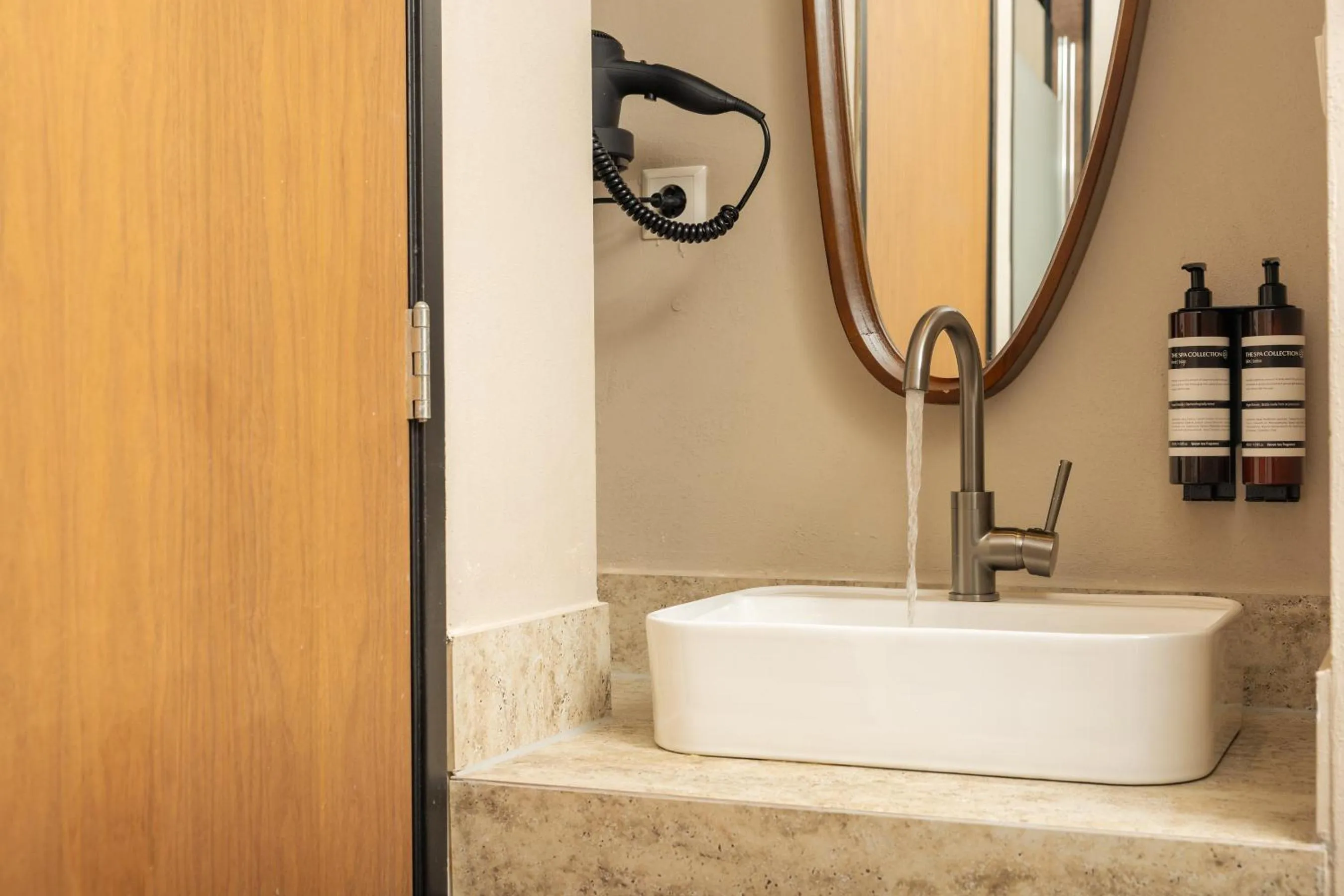 Bathroom in Hotel Twenty-Three Amsterdam Airport