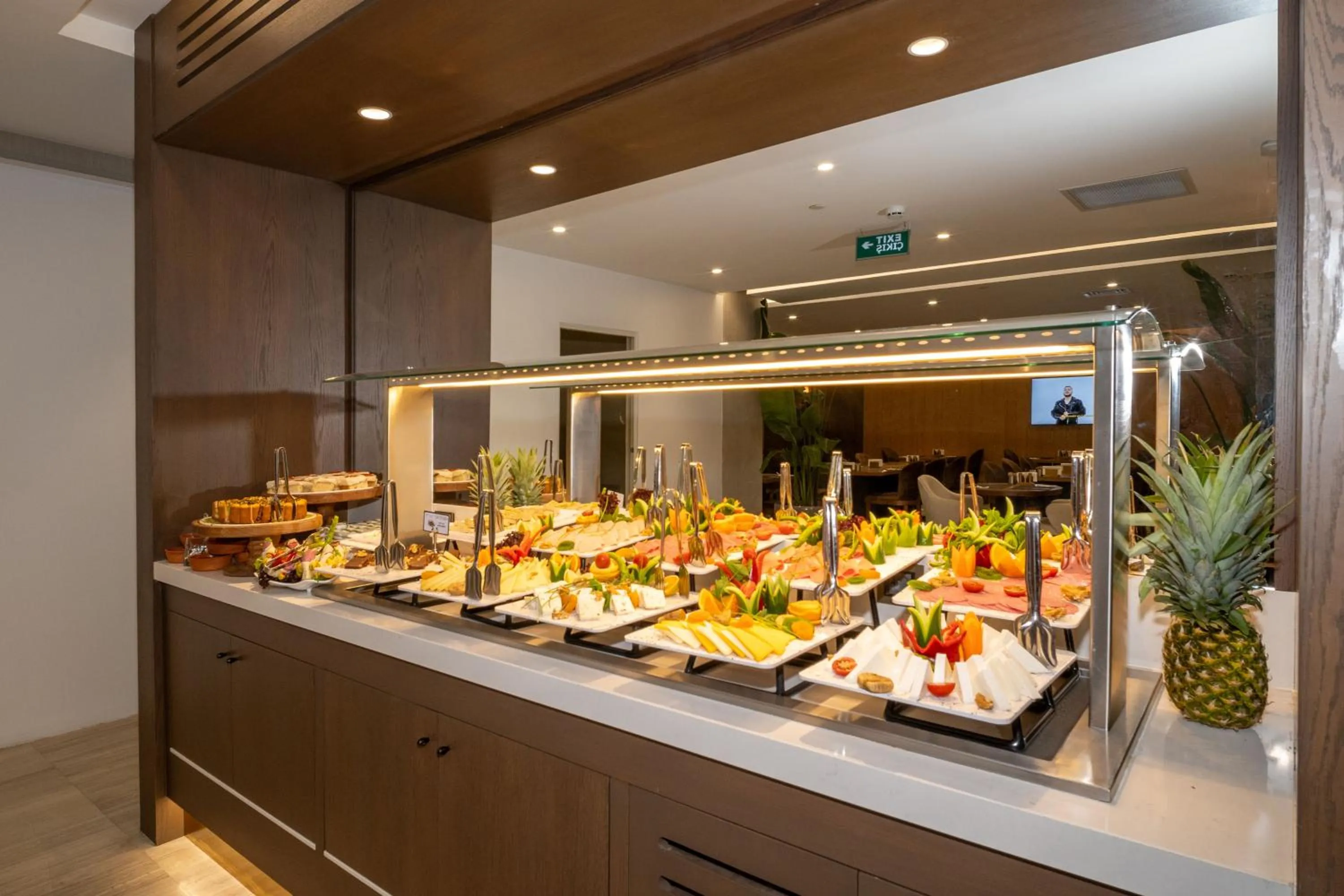 Buffet breakfast in Rayelin Hotel Old Town