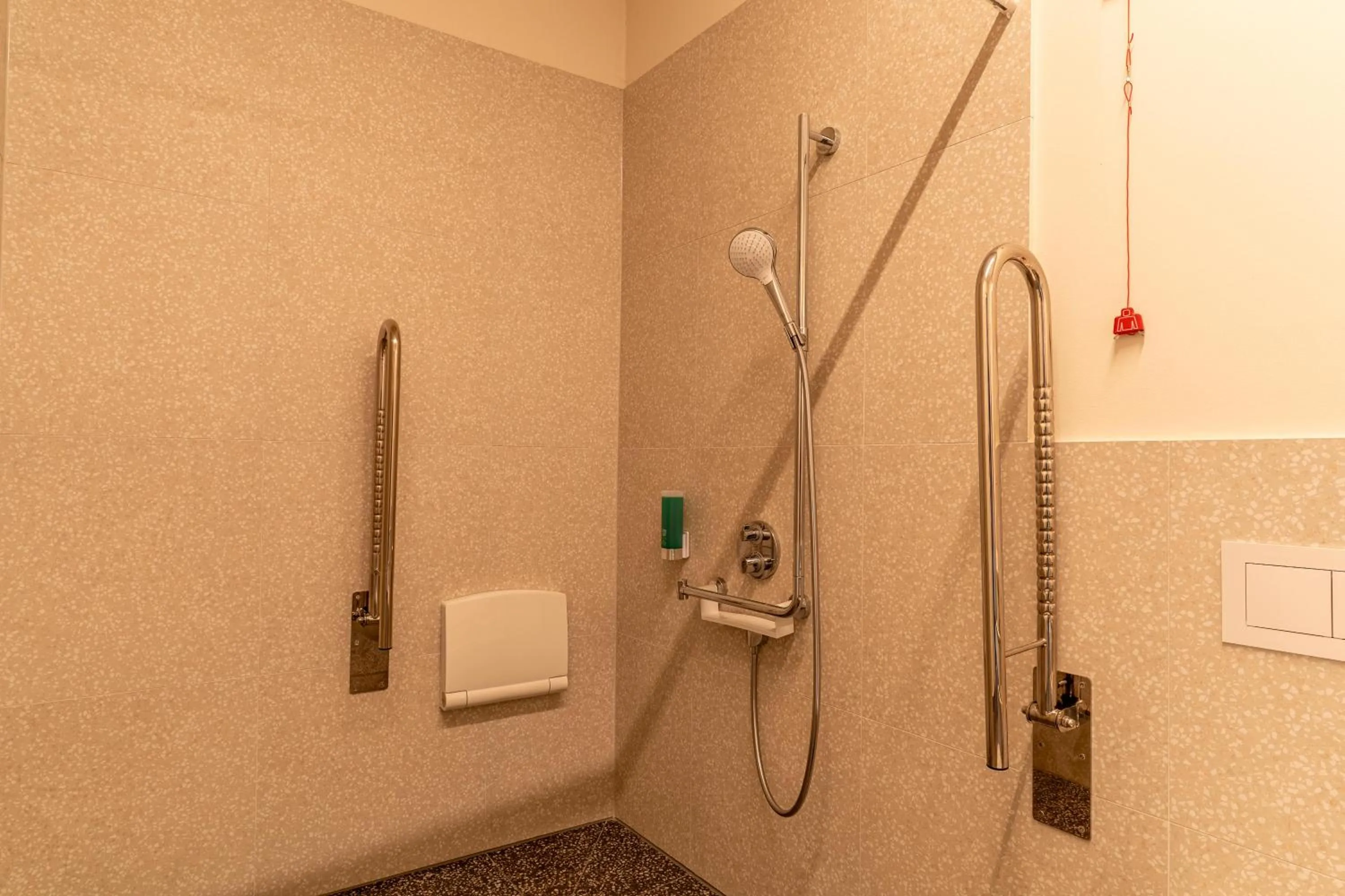 Shower in Das Kittchen