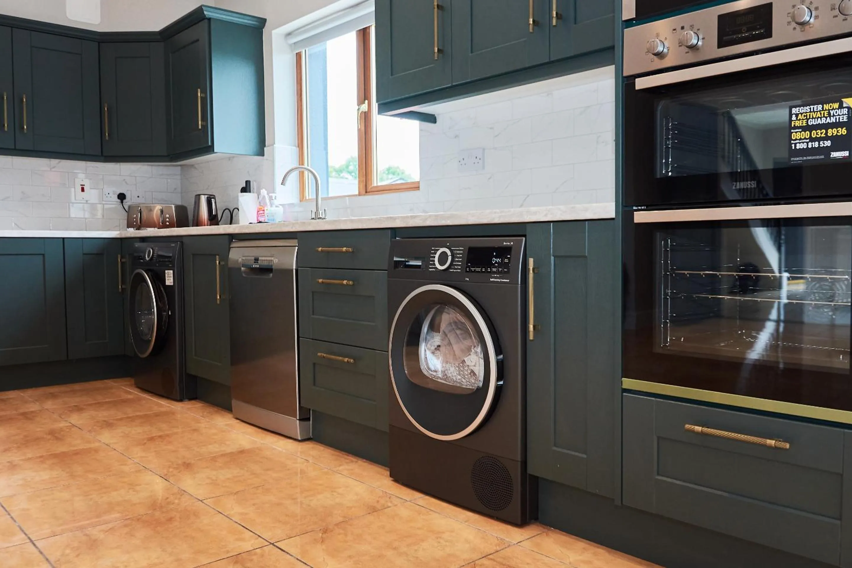 Kitchen or kitchenette in Dromod suites