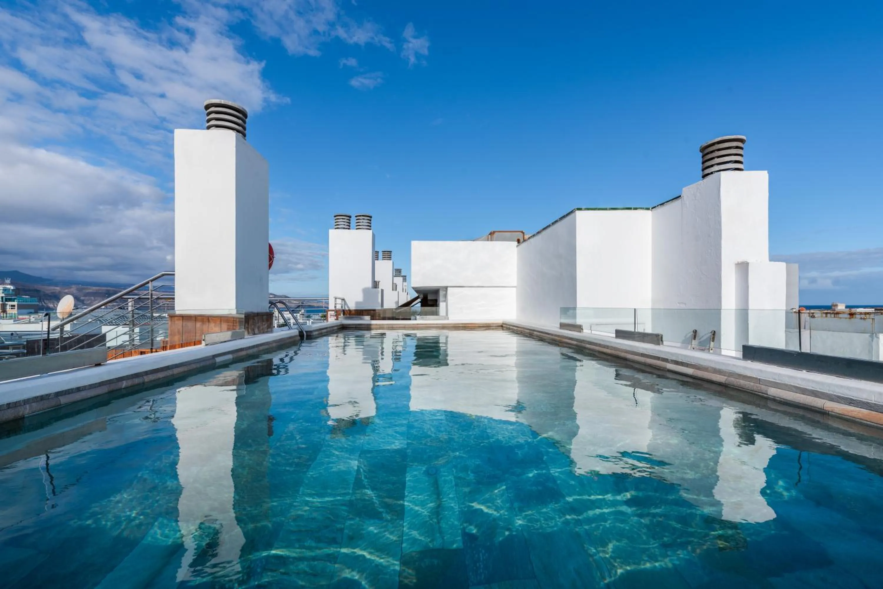 Swimming pool in Exe Las Palmas