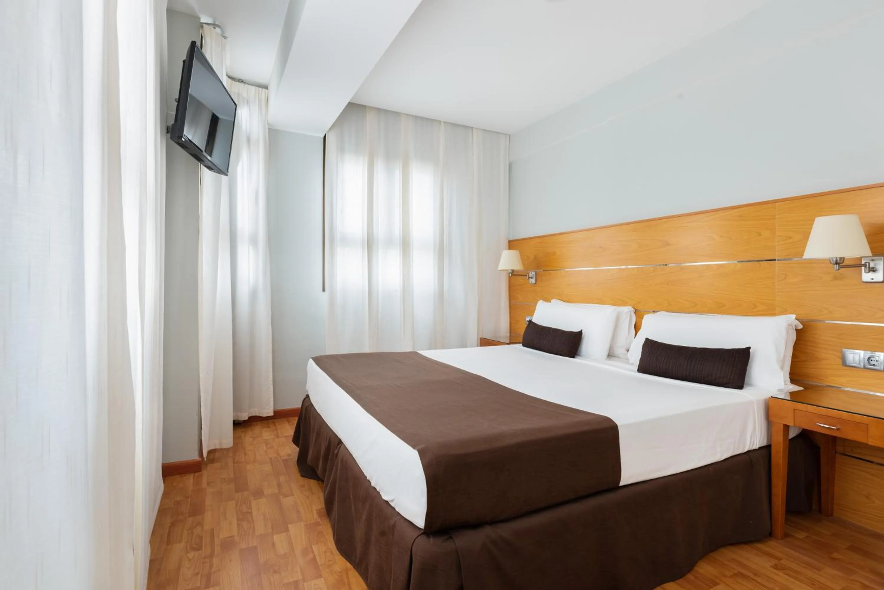 Photo of the whole room, Bed in Exe Las Palmas