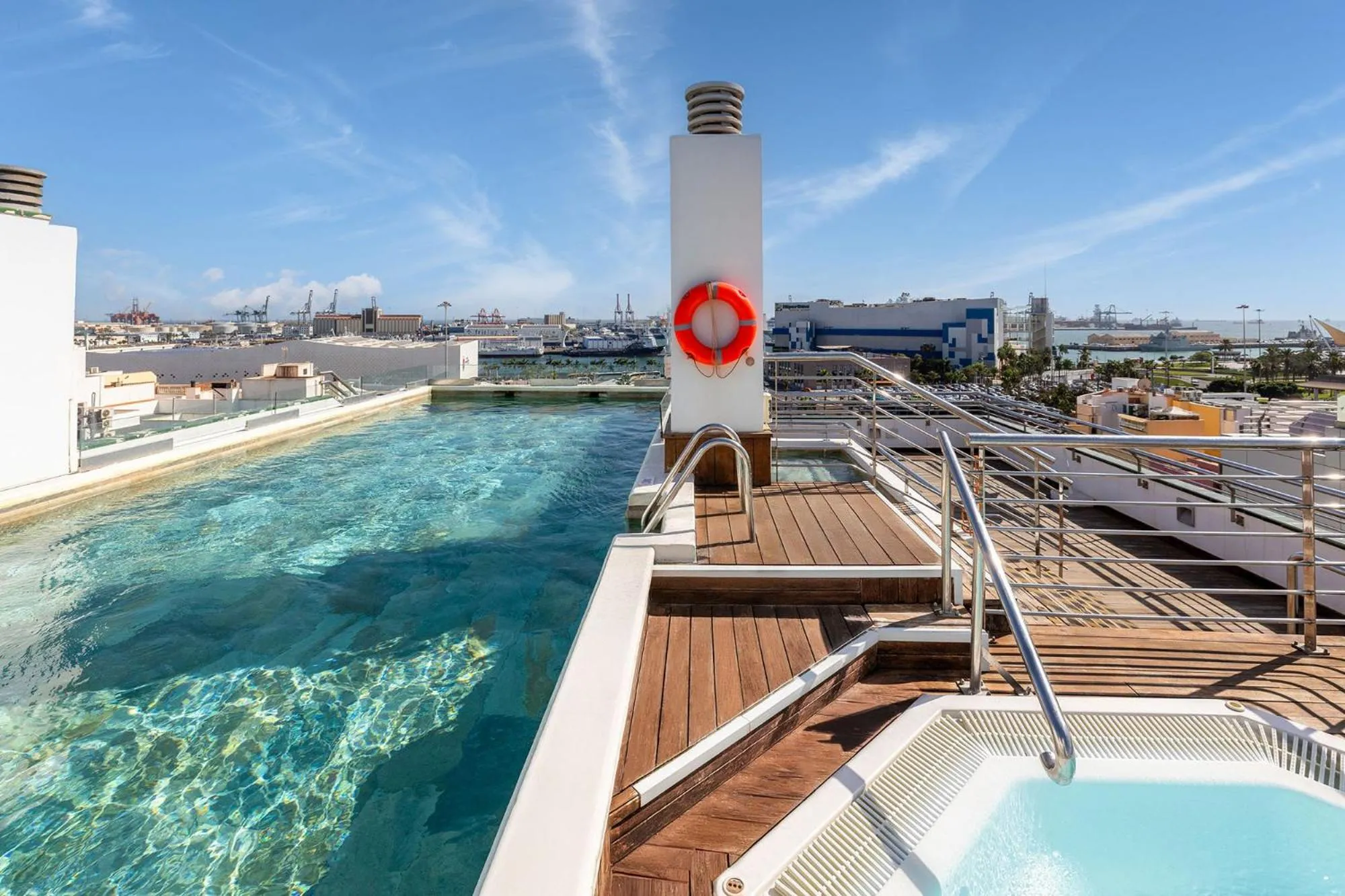 Swimming pool in Exe Las Palmas