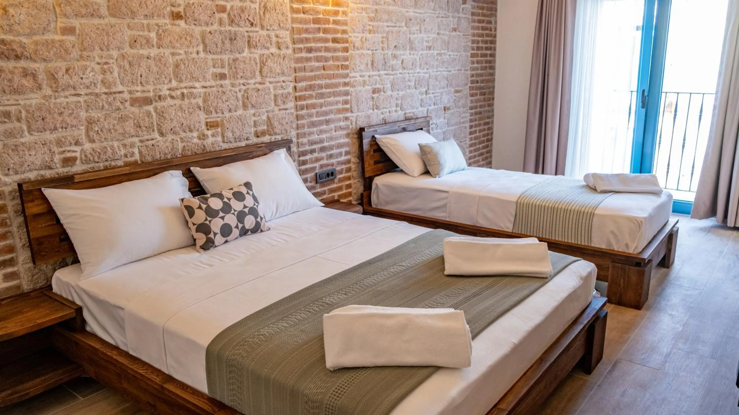 Photo of the whole room, Bed in Cunda Nisa Otel