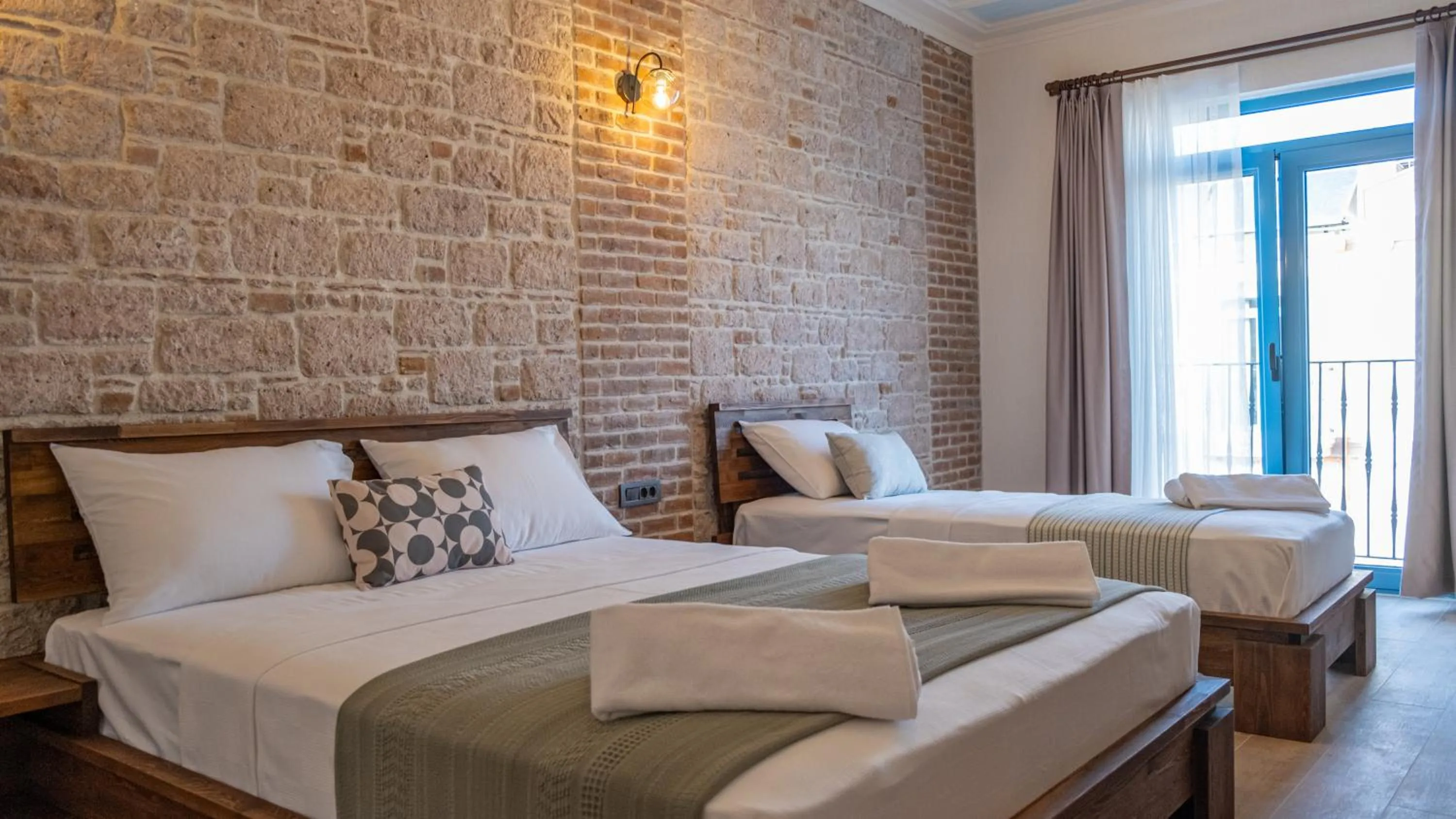 Photo of the whole room, Bed in Cunda Nisa Otel