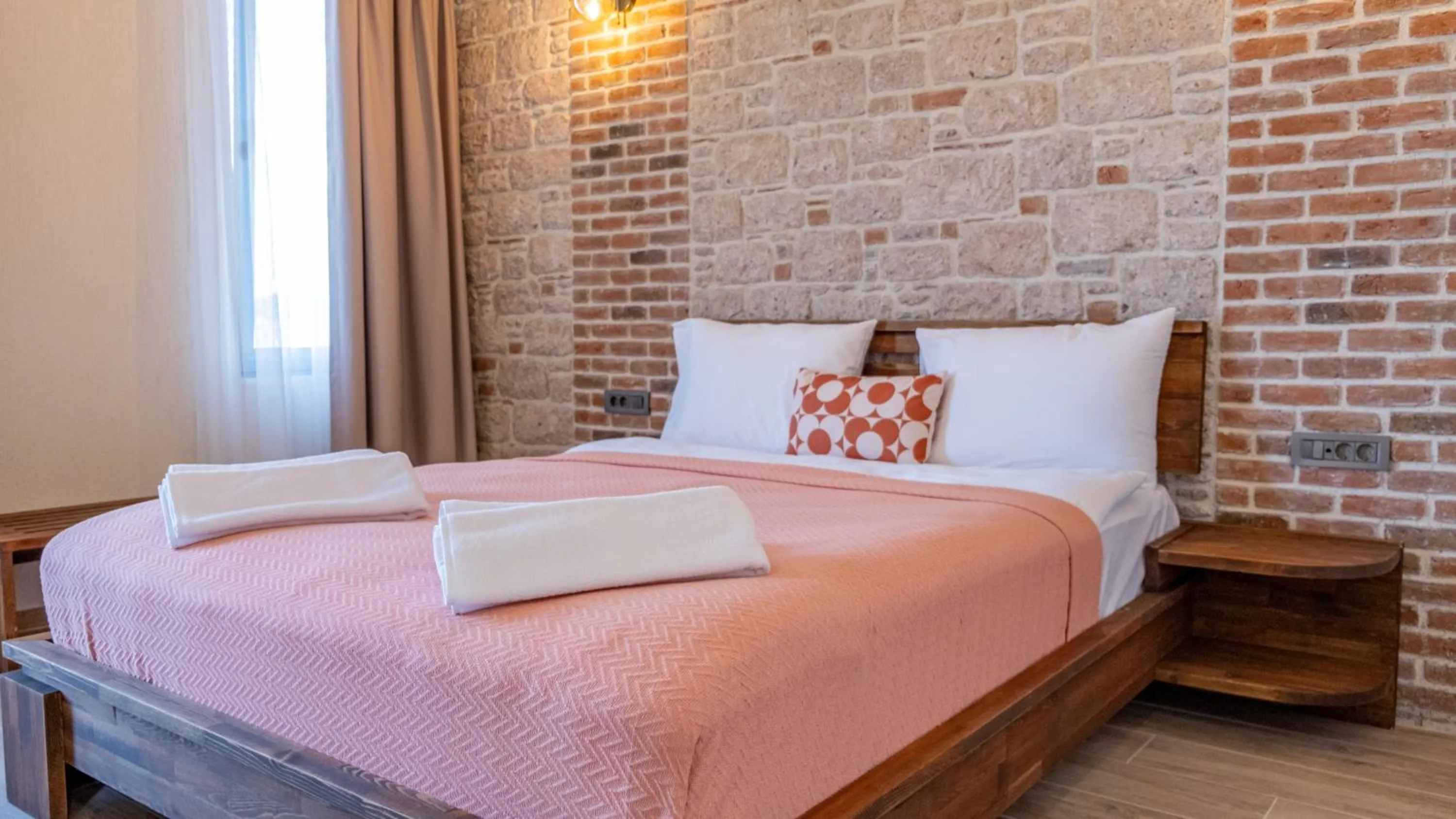 Photo of the whole room, Bed in Cunda Nisa Otel