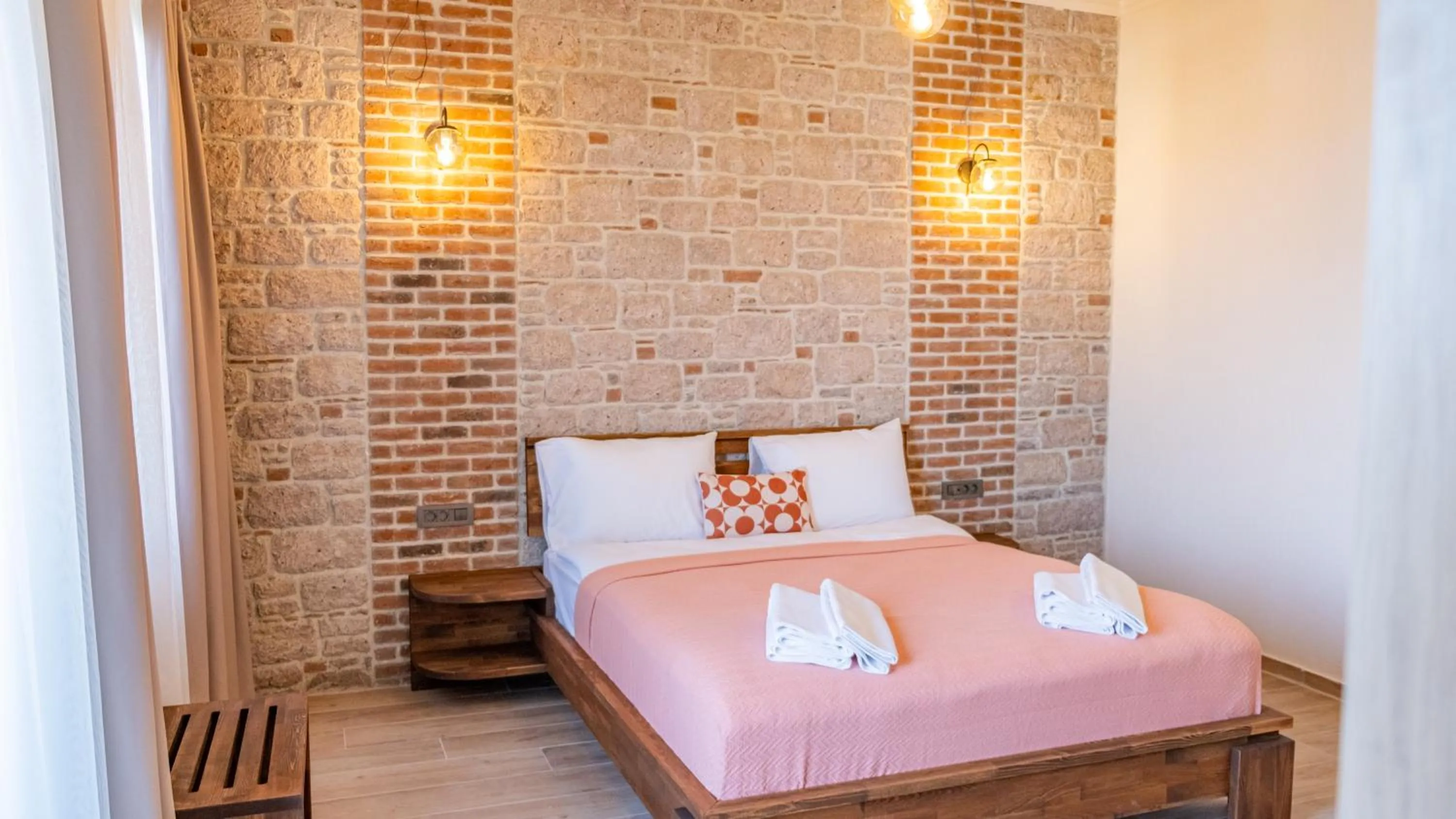 Photo of the whole room, Bed in Cunda Nisa Otel