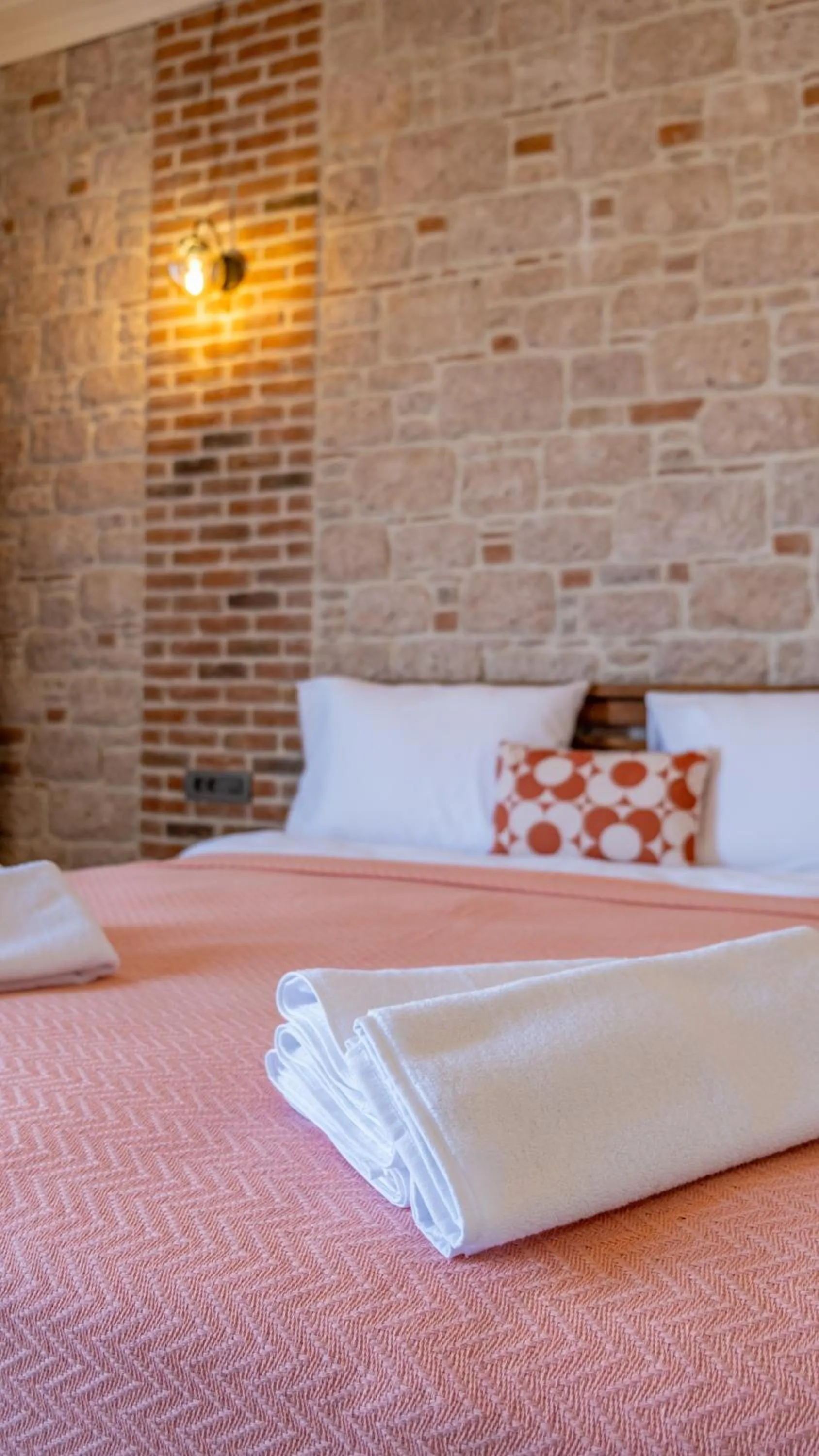 Photo of the whole room, Bed in Cunda Nisa Otel