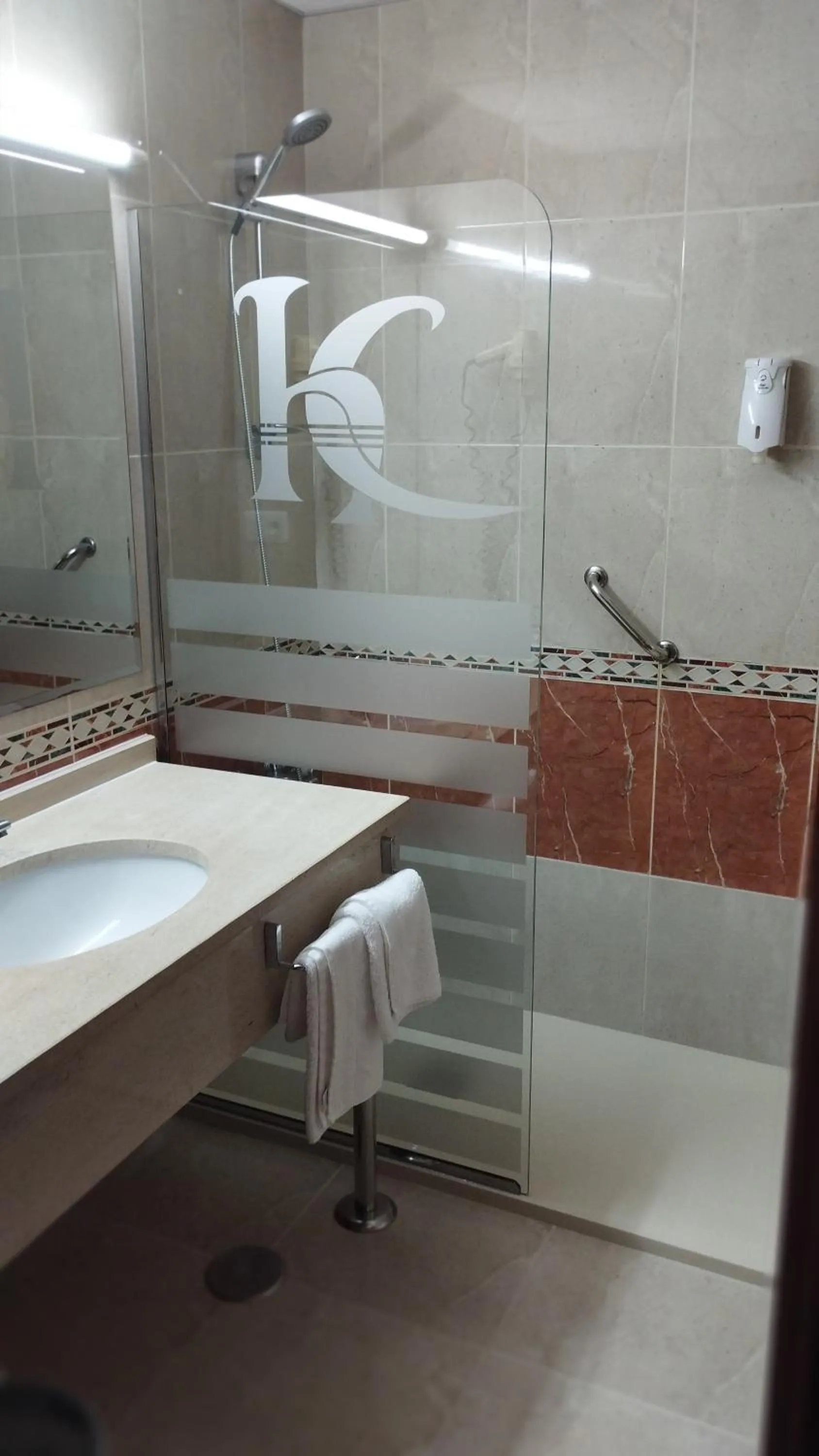 Shower in Hotel Castro